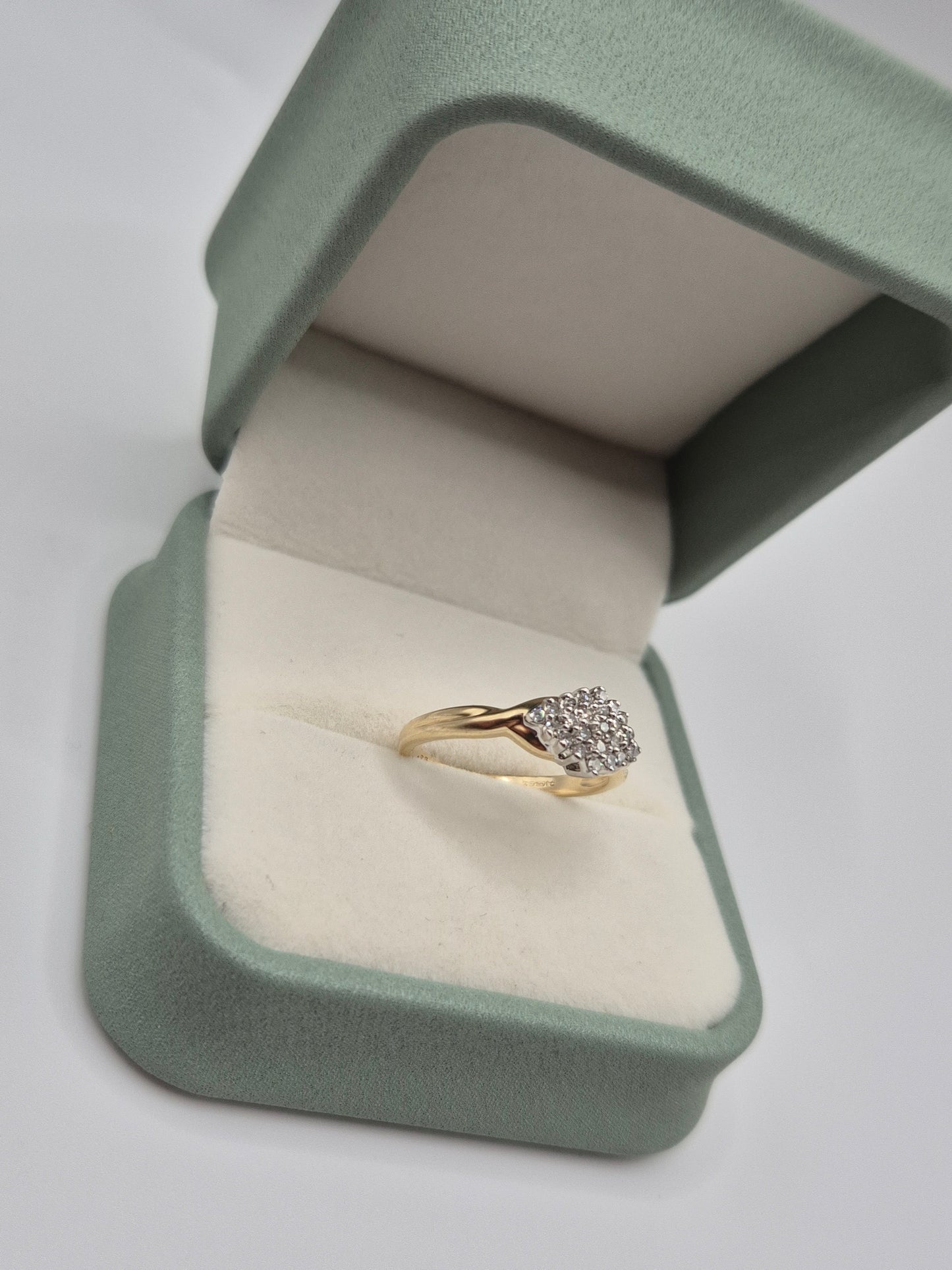 9ct gold diamond cluster ring