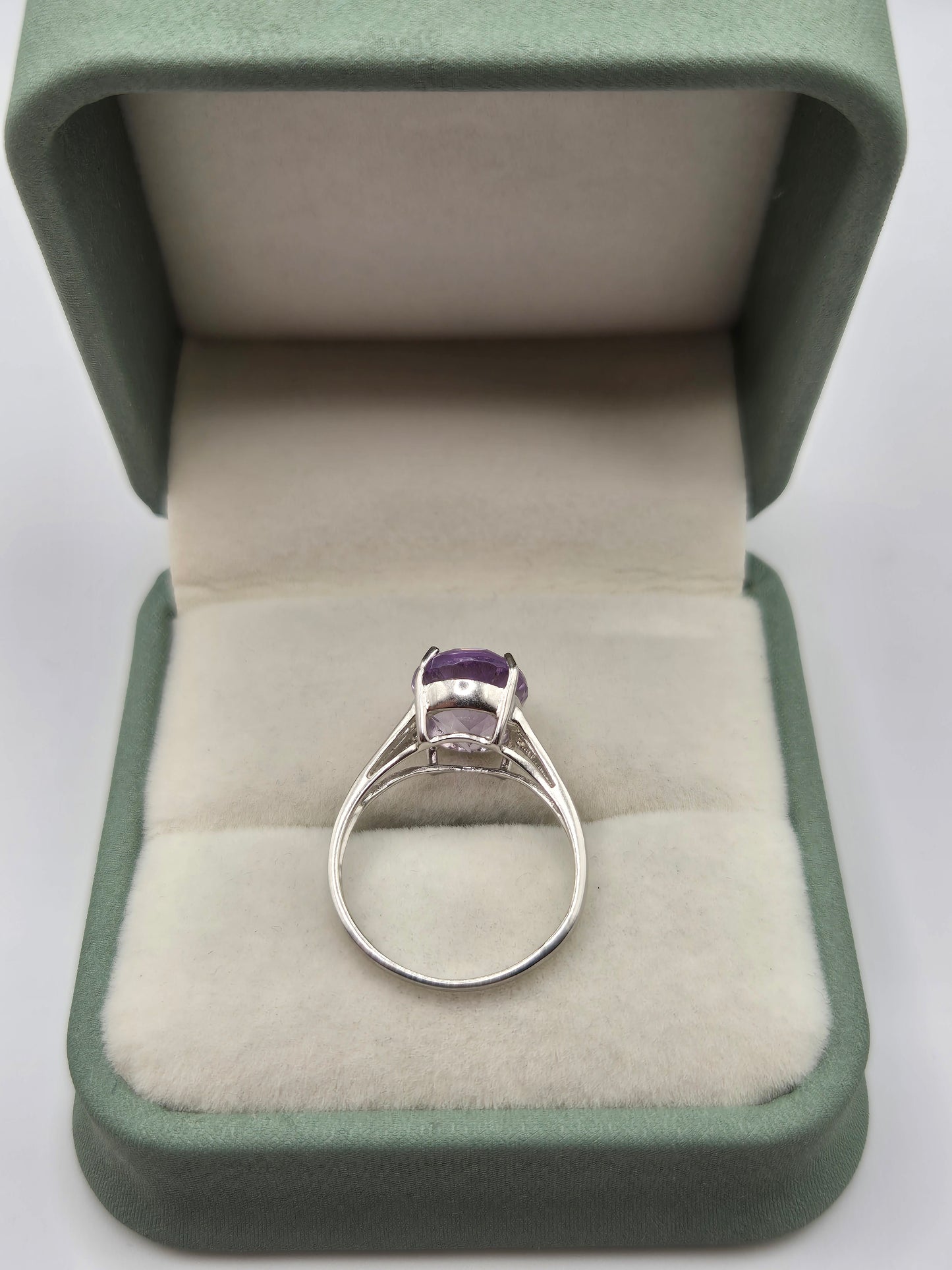 9ct white gold amethyst ring
