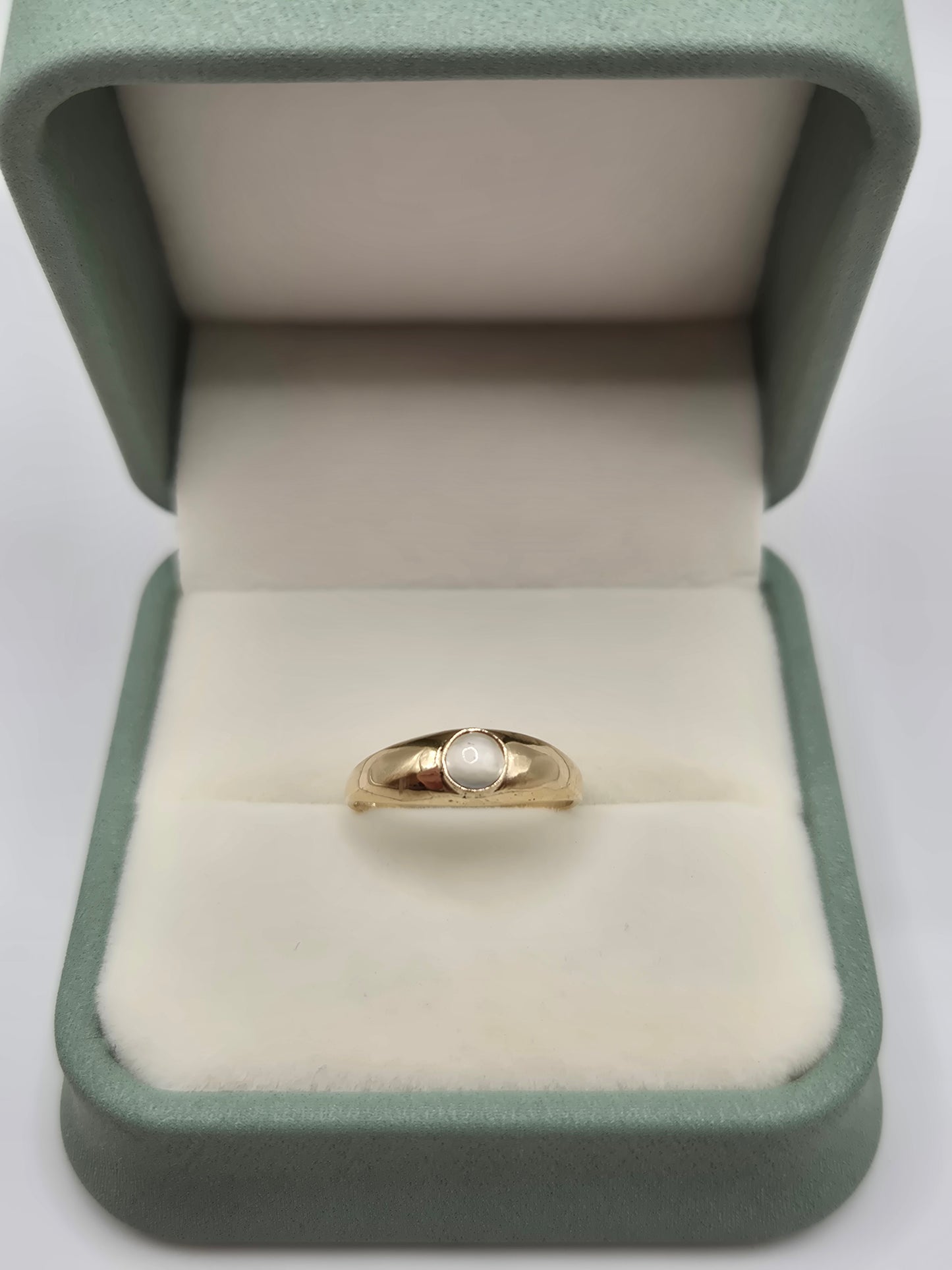 9ct gold moonstone gypsy ring