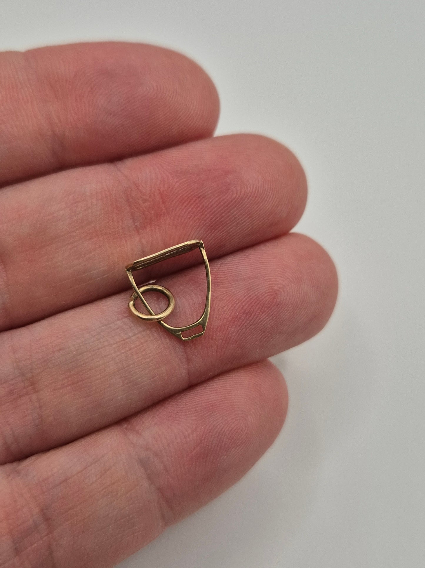 9ct gold stirrup charm