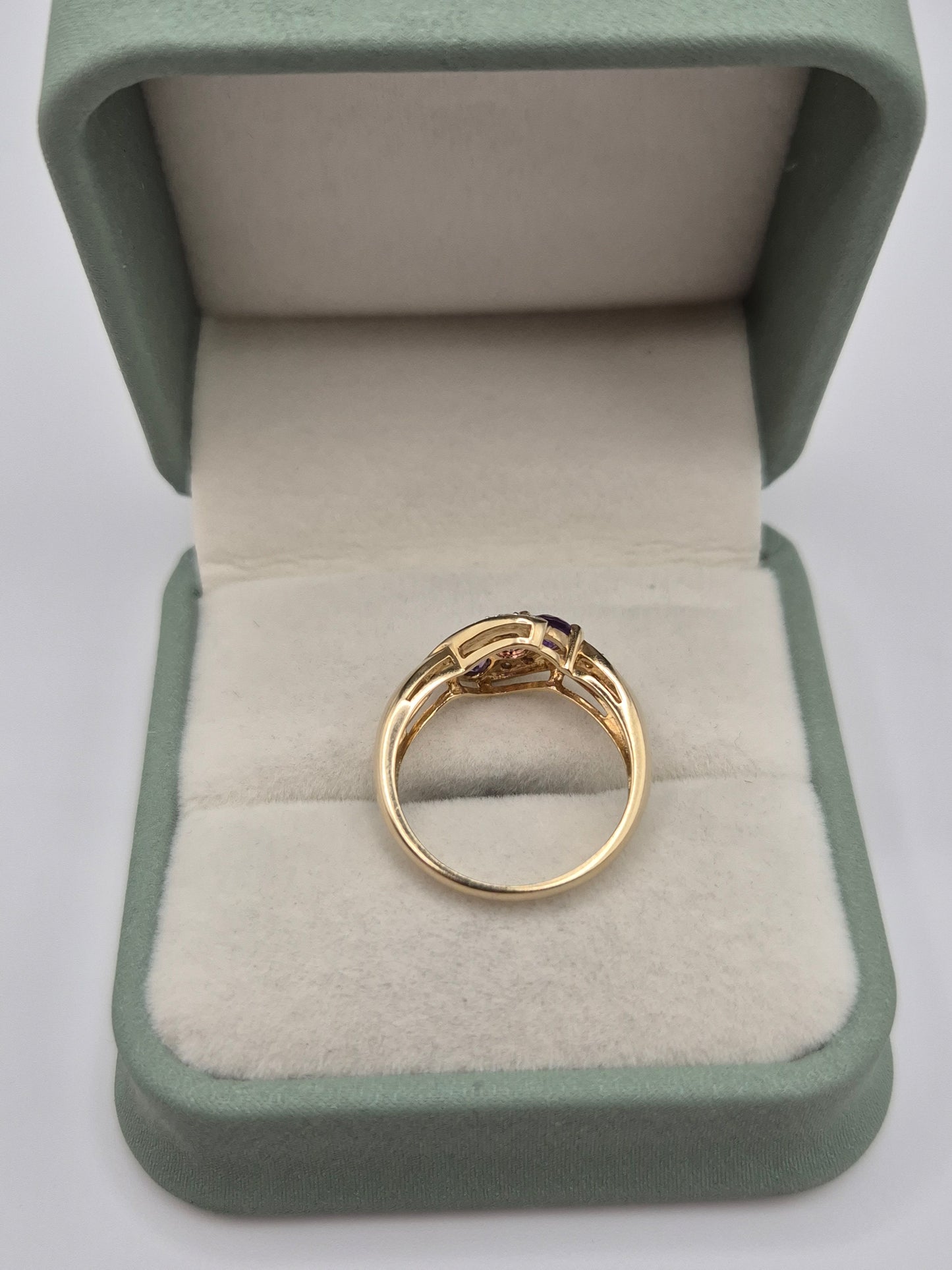 9ct gold amethyst and diamond ring