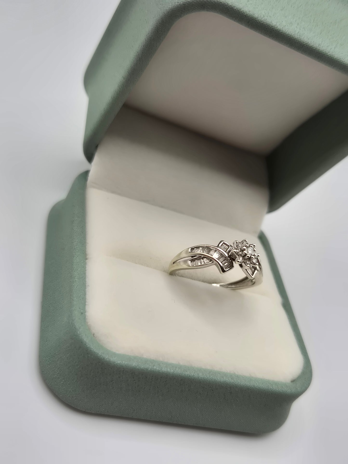9ct white gold diamond ring