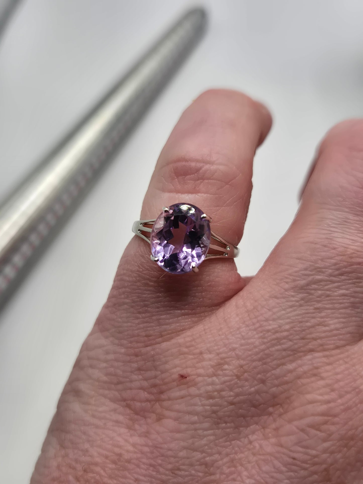 9ct white gold amethyst ring