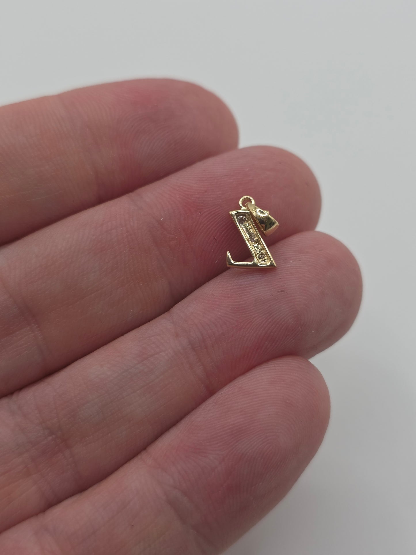 9ct gold diamond initial Z pendant