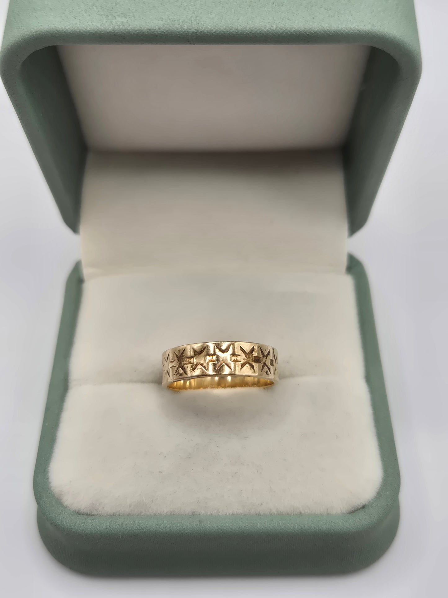 Vintage 9ct gold patterned band ring