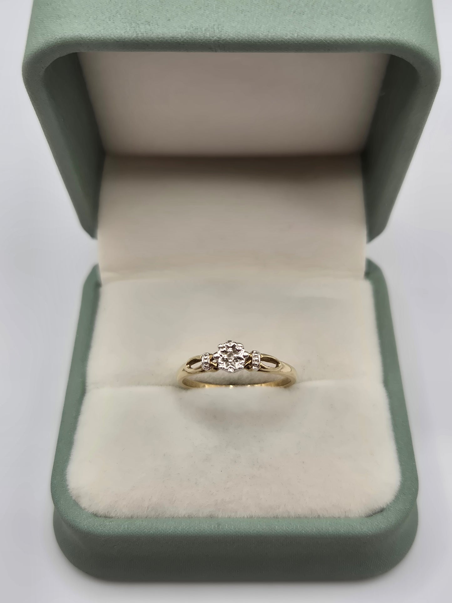 9ct gold diamond ring