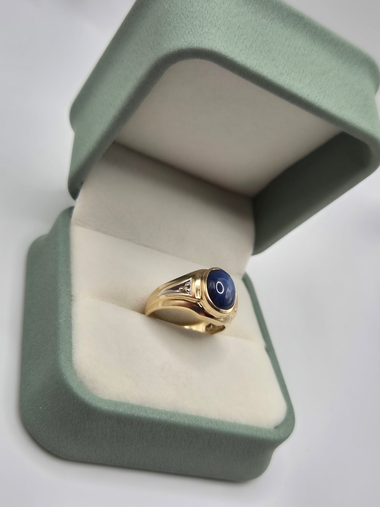 9ct gold star sapphire and diamond ring