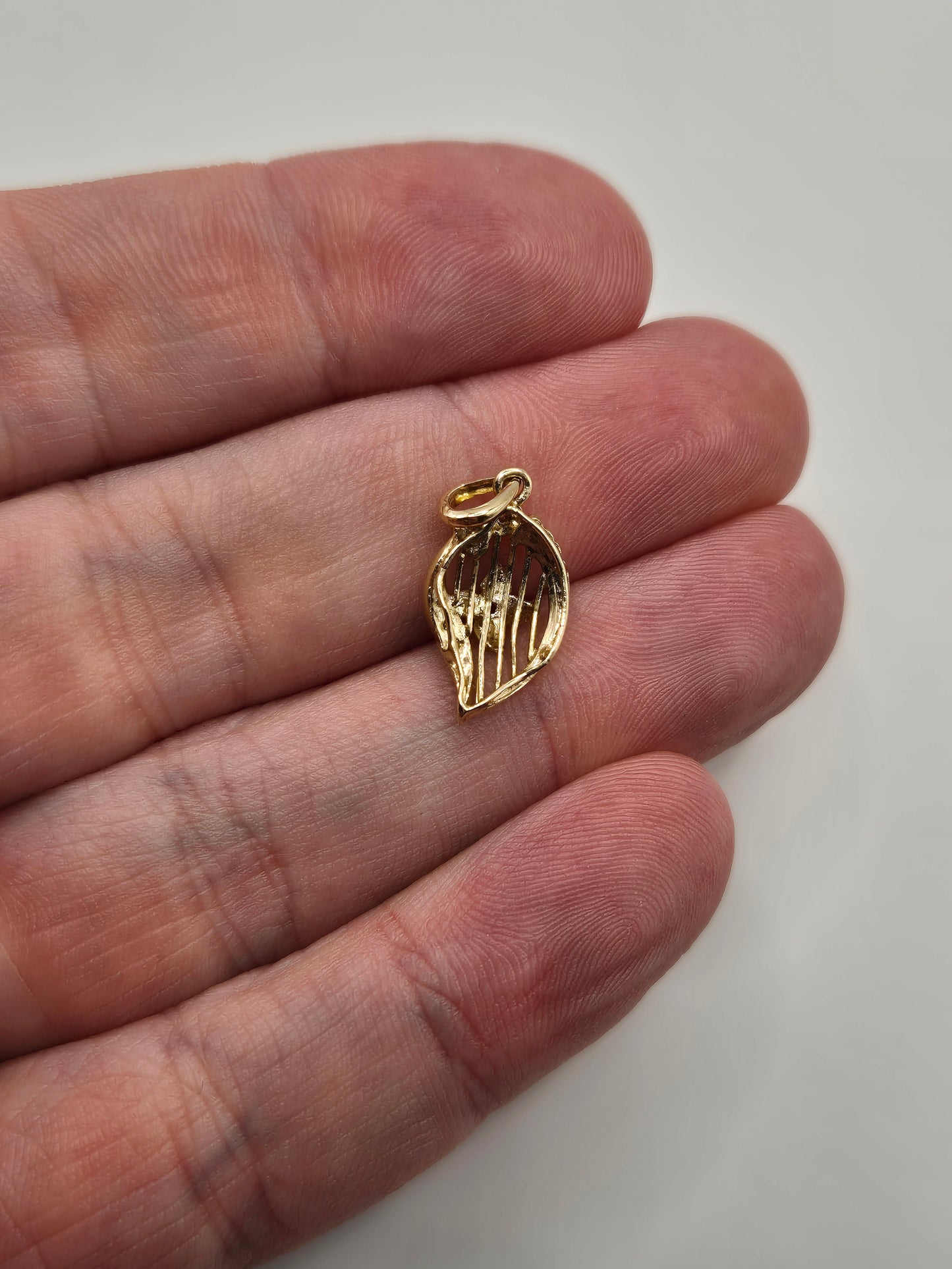 9ct gold ruby diamond pendant