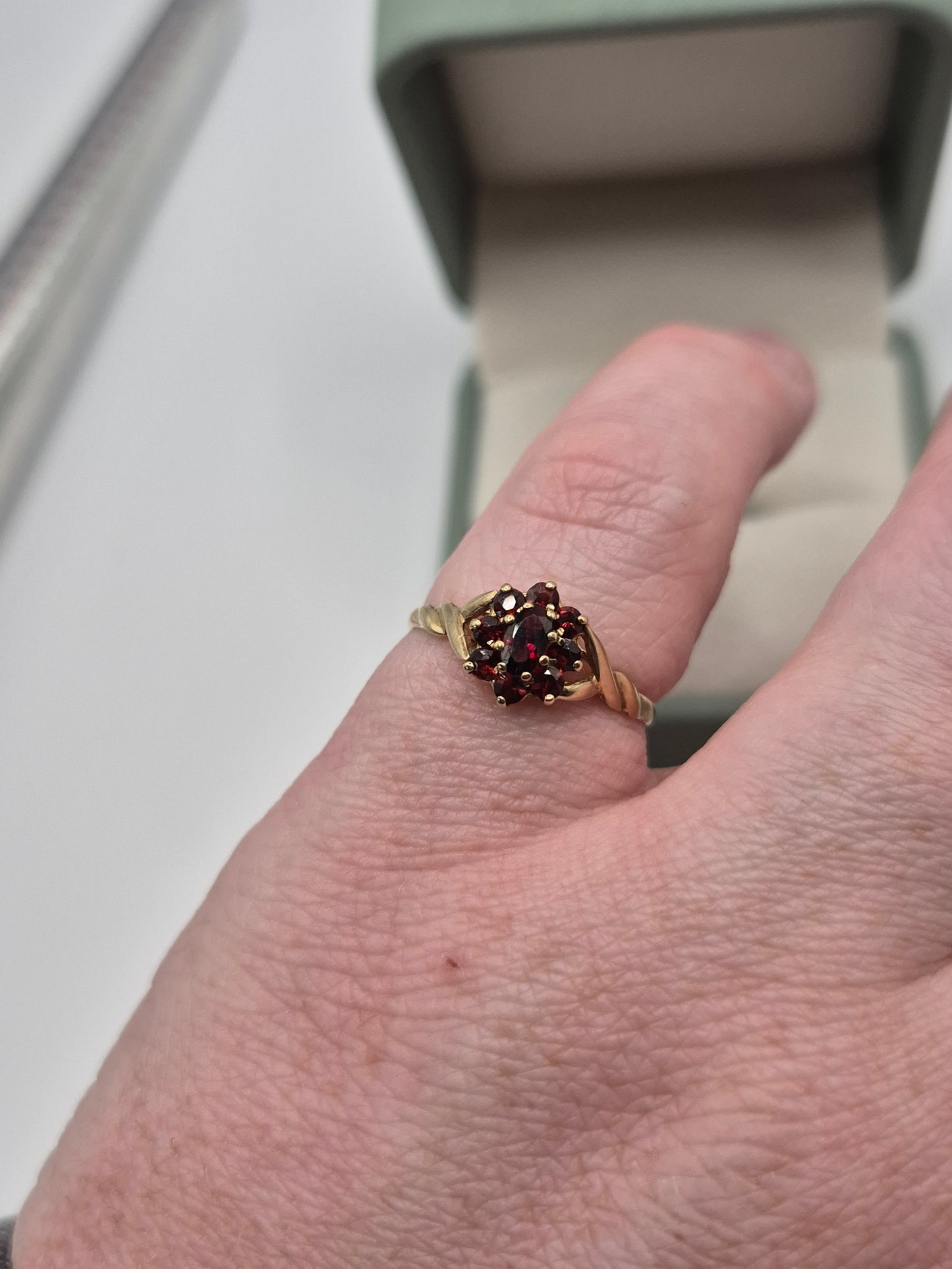 9ct gold garnet cluster ring