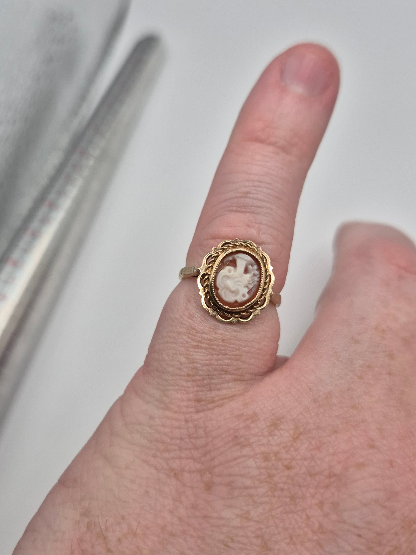9ct gold cameo ring