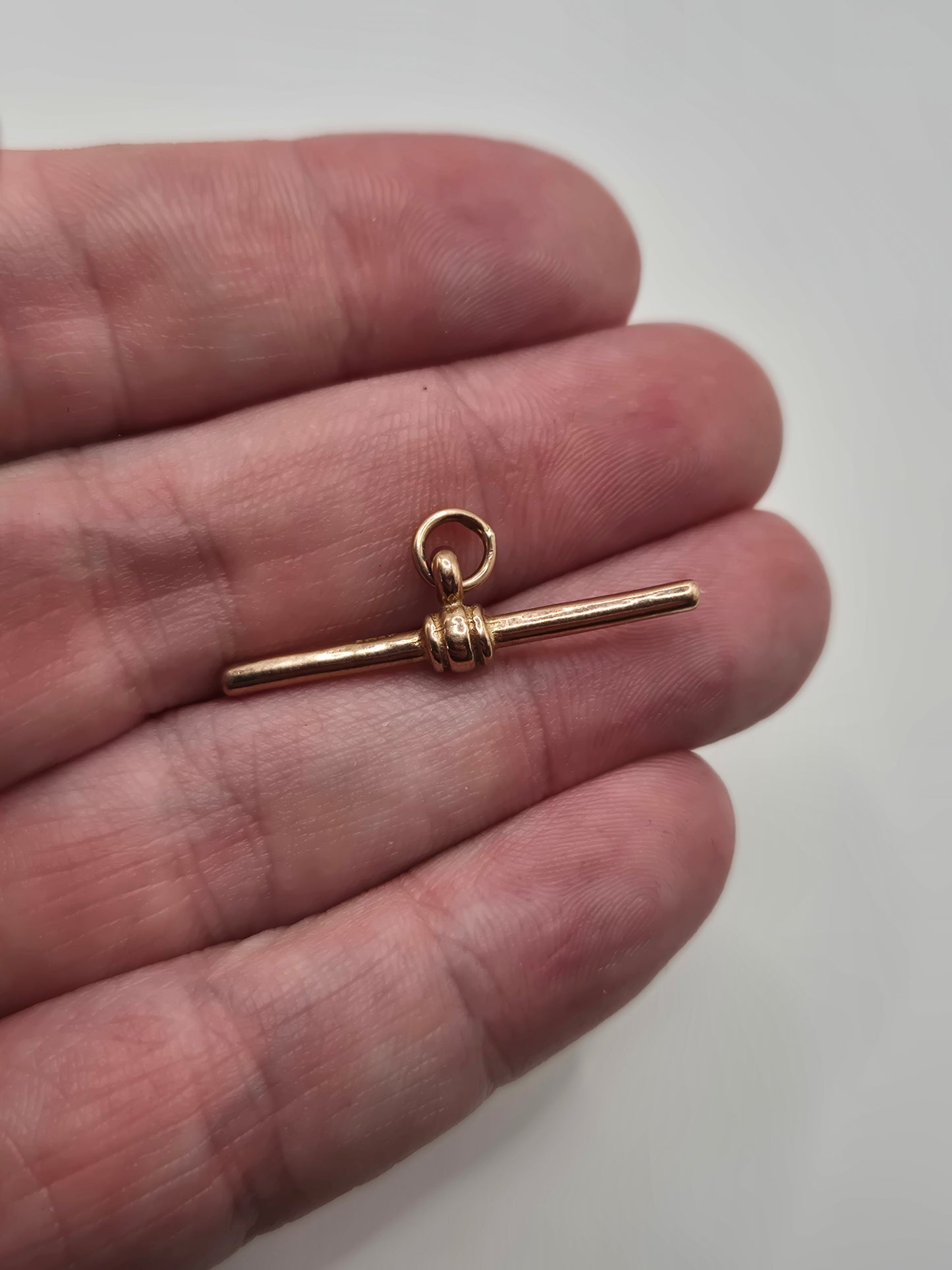 9ct rose gold T-Bar pendant