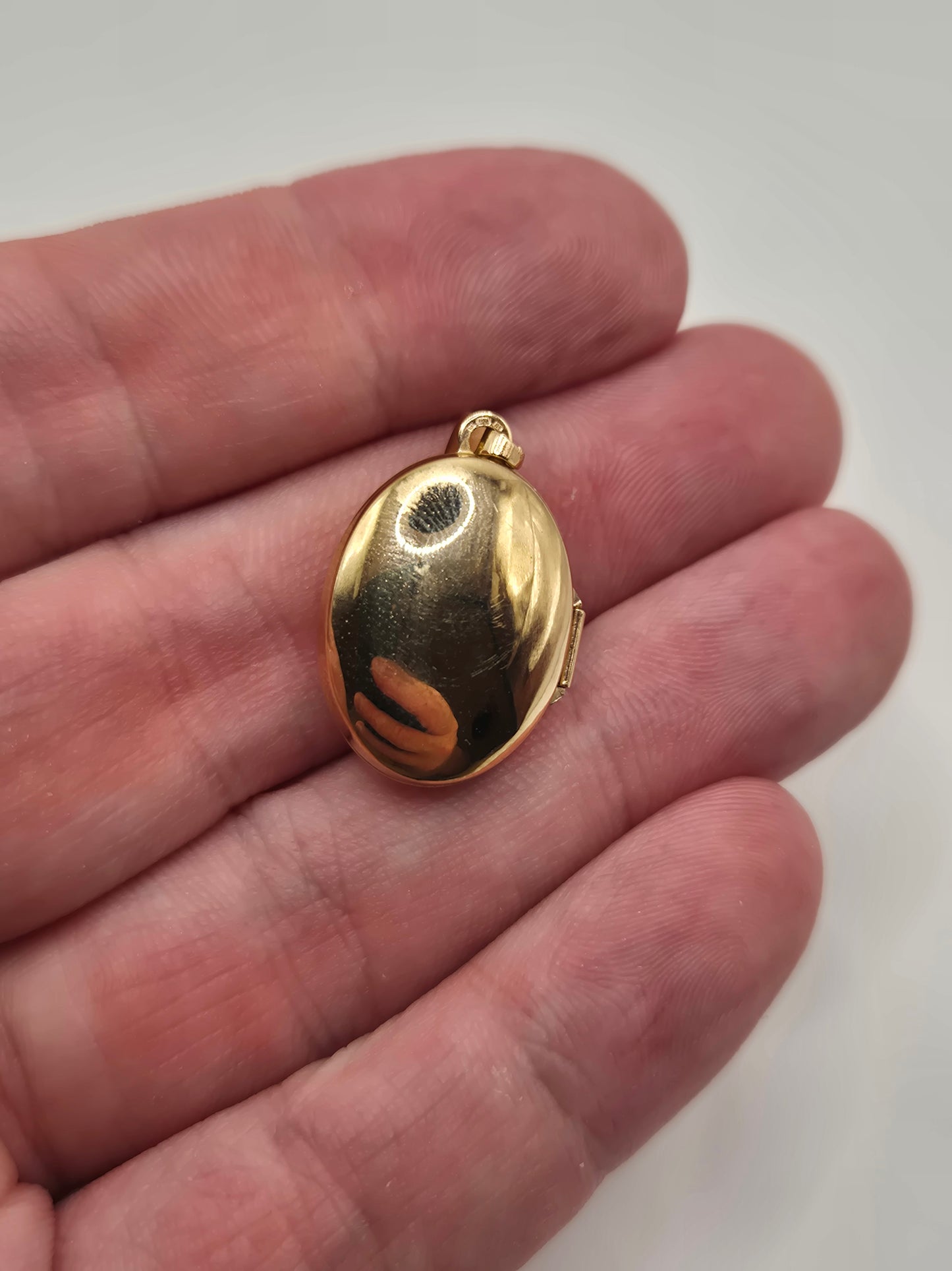 9ct gold floral locket