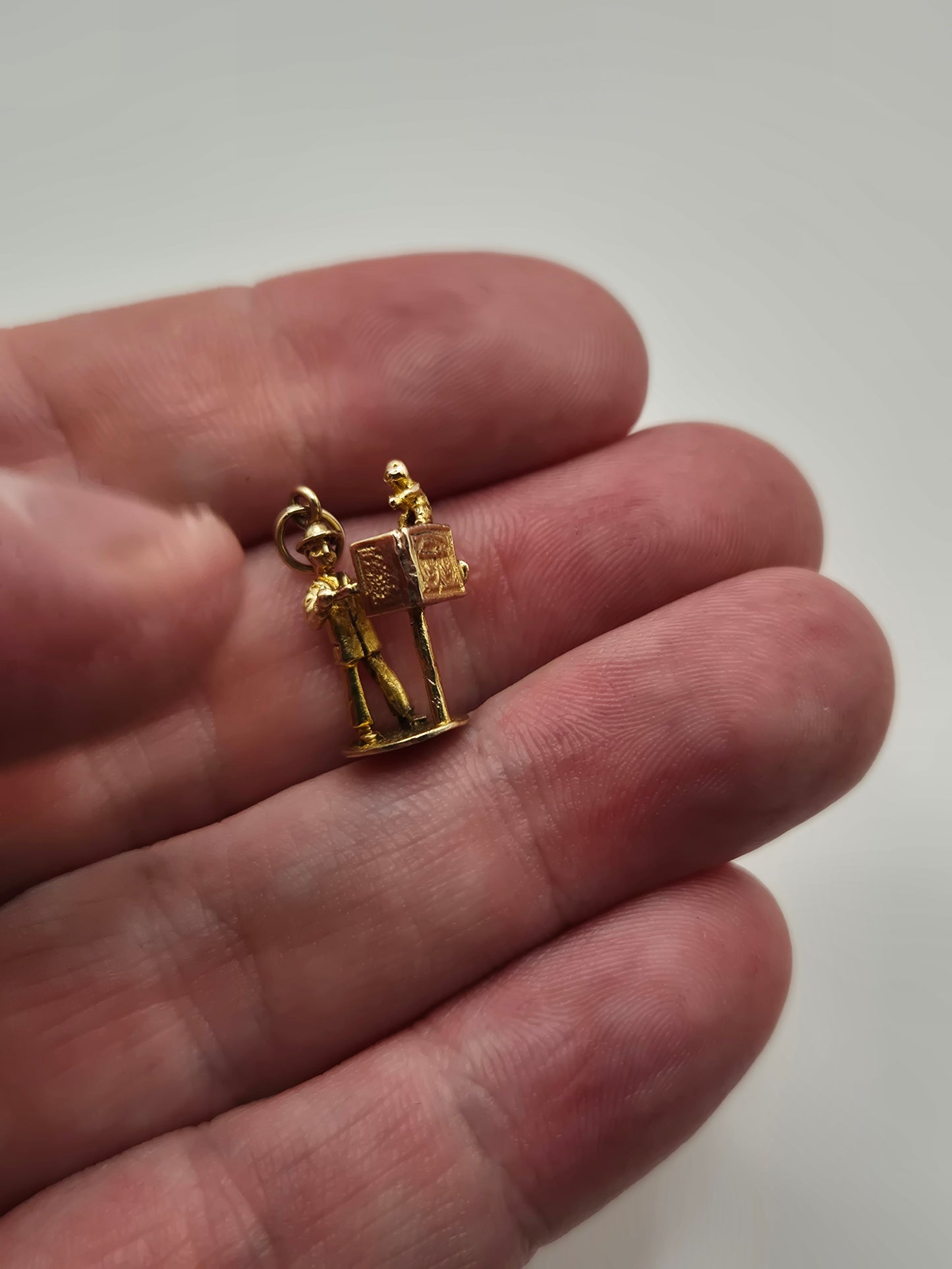 Vintage 9ct gold organ grinder and monkey charm