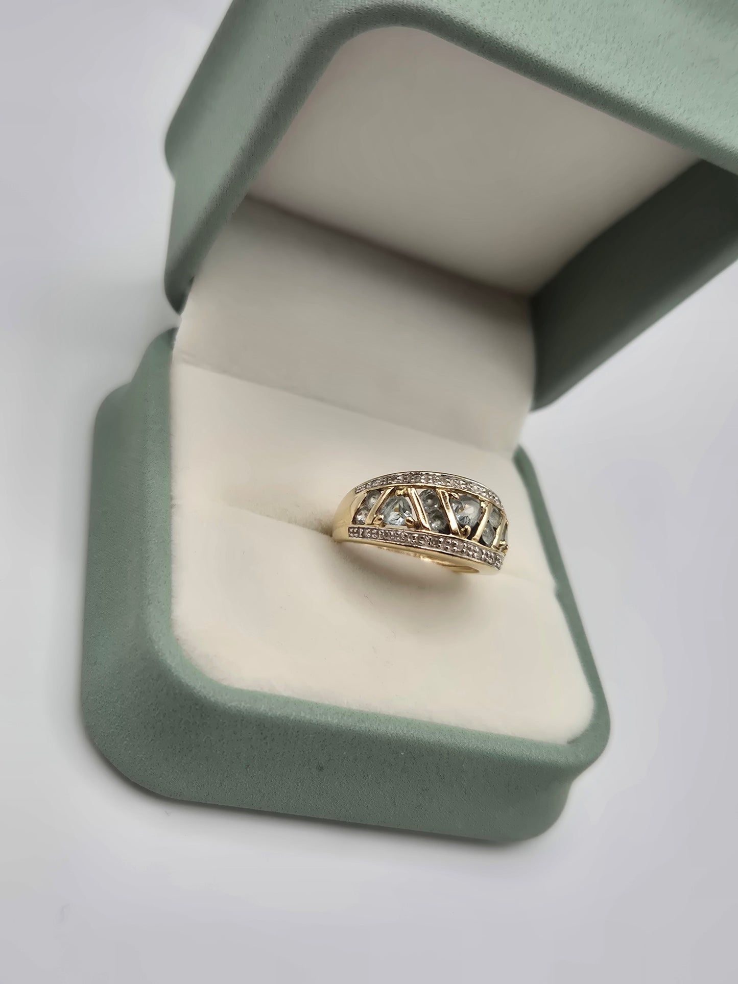 Heavy 9ct gold aquamarine and diamond ring
