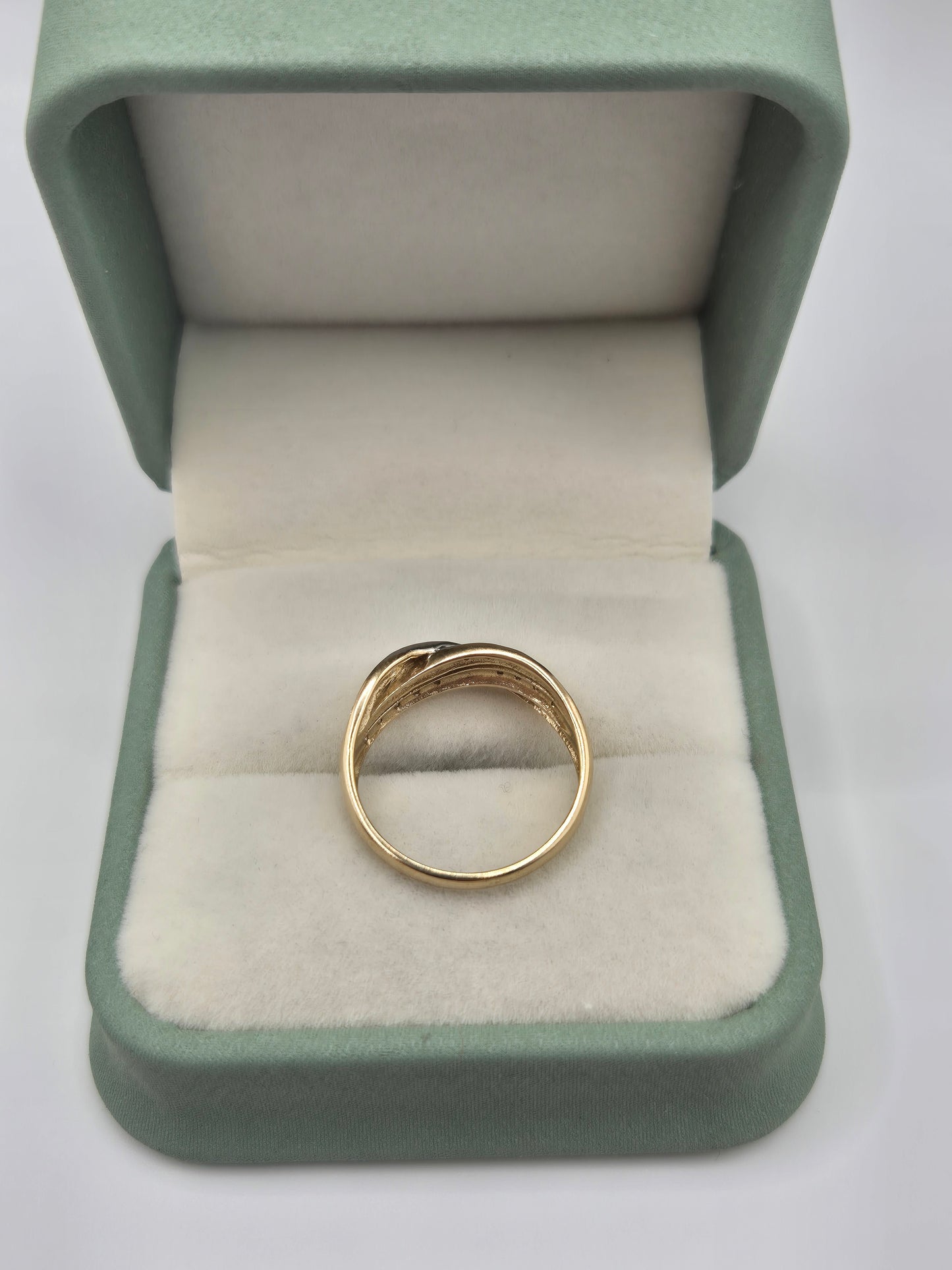 9ct gold diamond ring