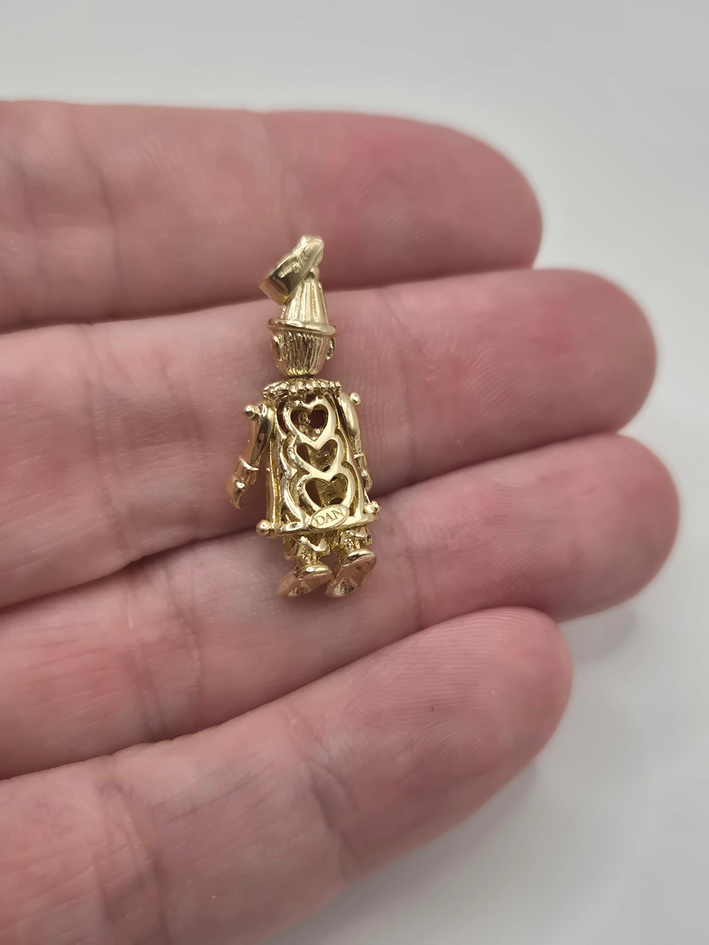 9ct gold moveable clown pendant