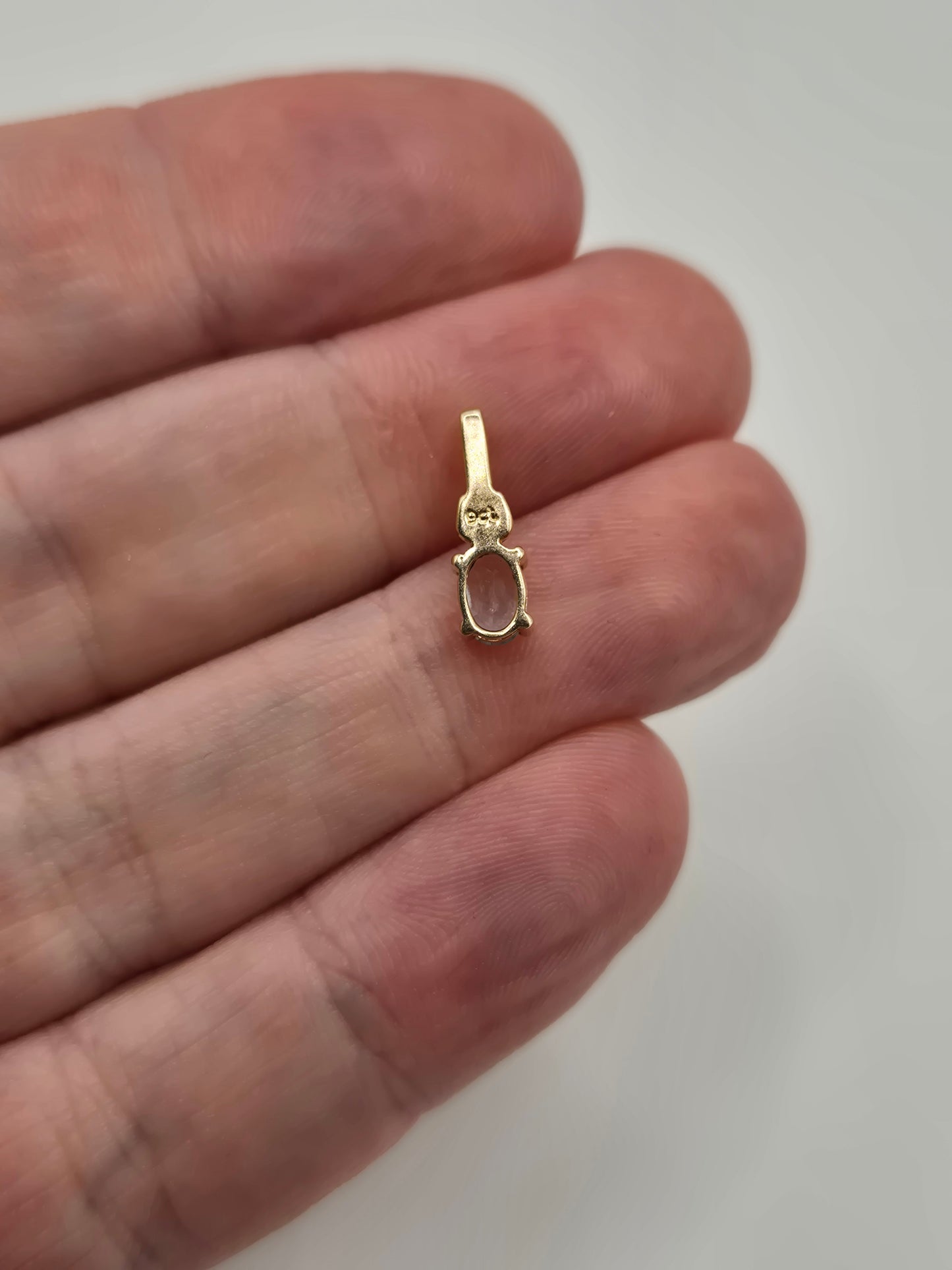 9ct gold topaz pendant