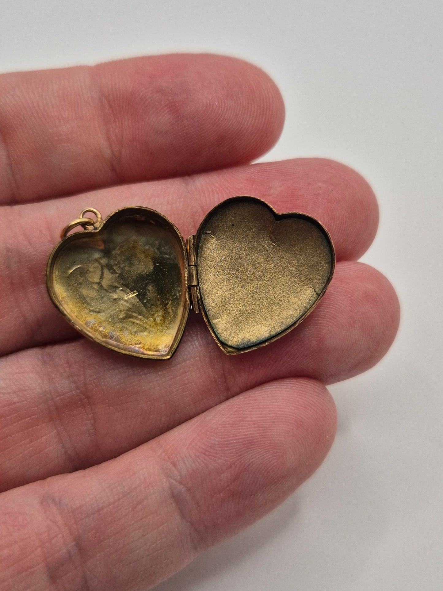 9ct gold locket