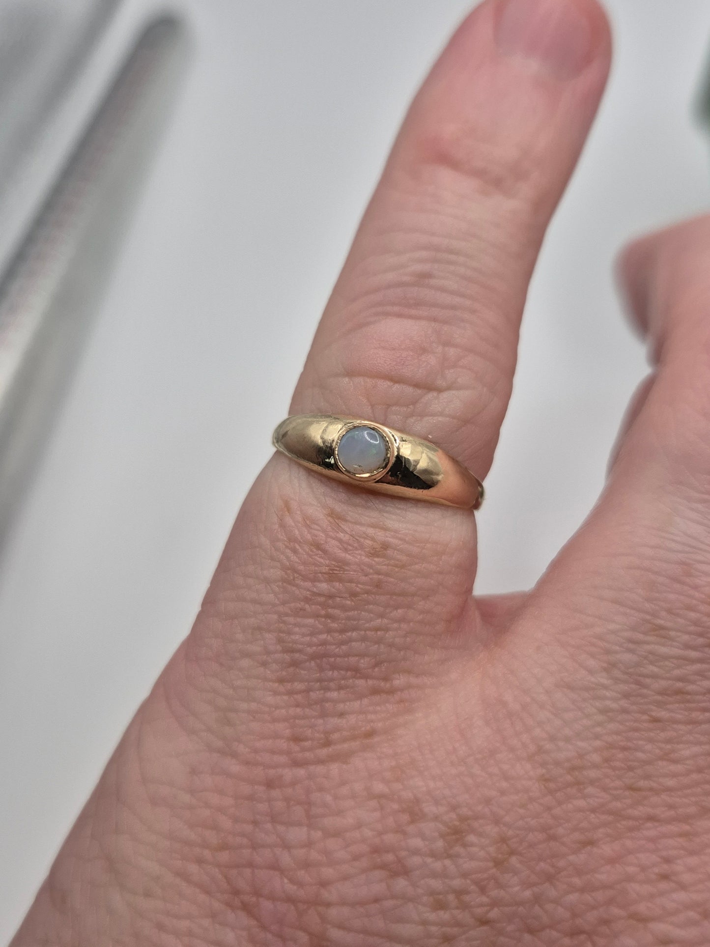 9ct gold opal gypsy ring