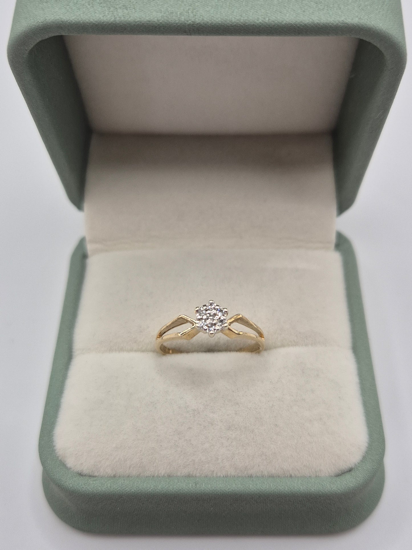 9ct gold diamond ring