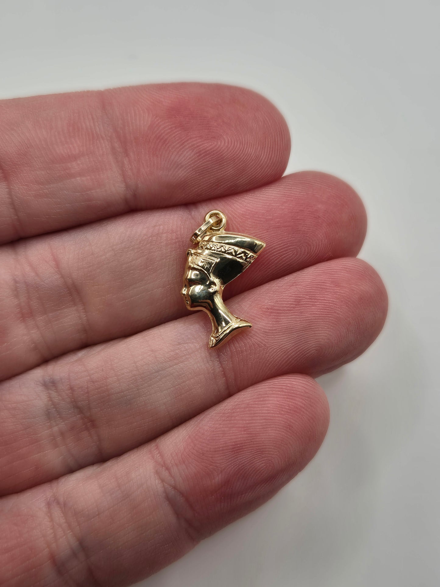 9ct gold nefertiti charm