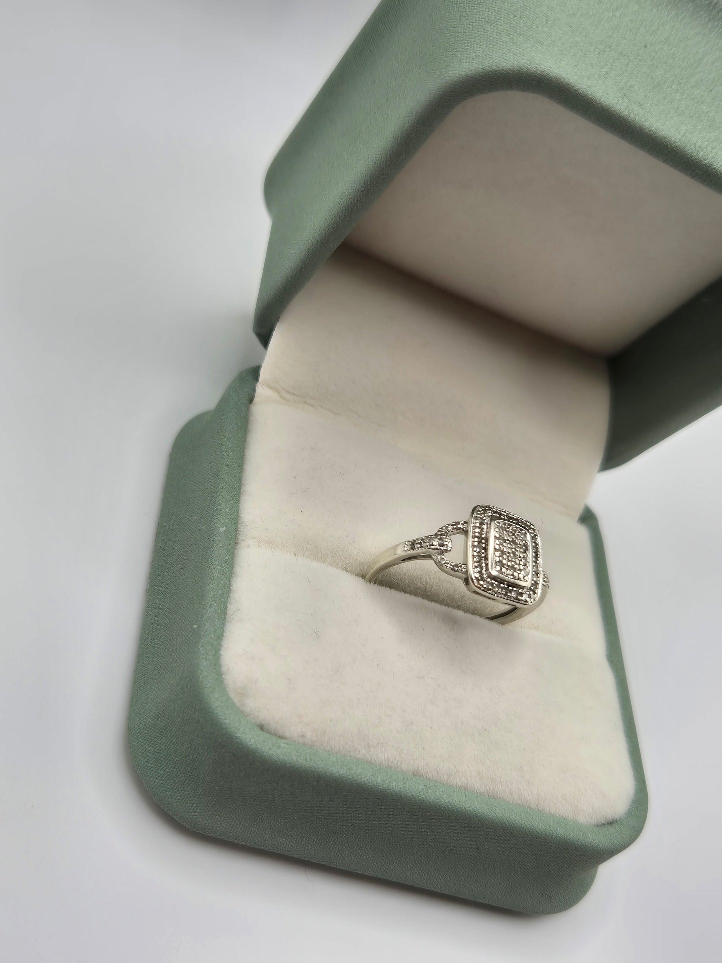 9ct white gold 25 point diamond ring