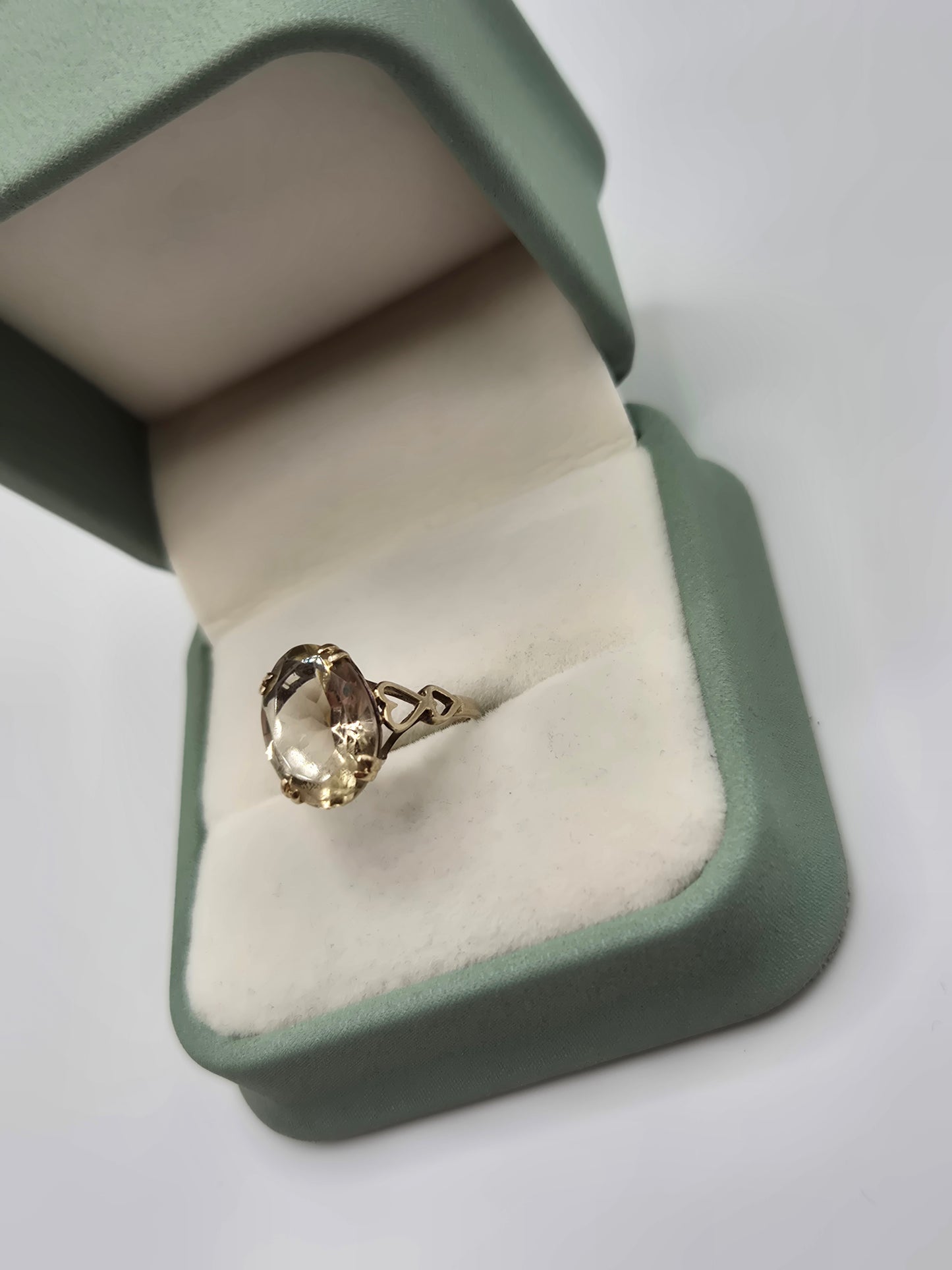 9ct gold quartz ring