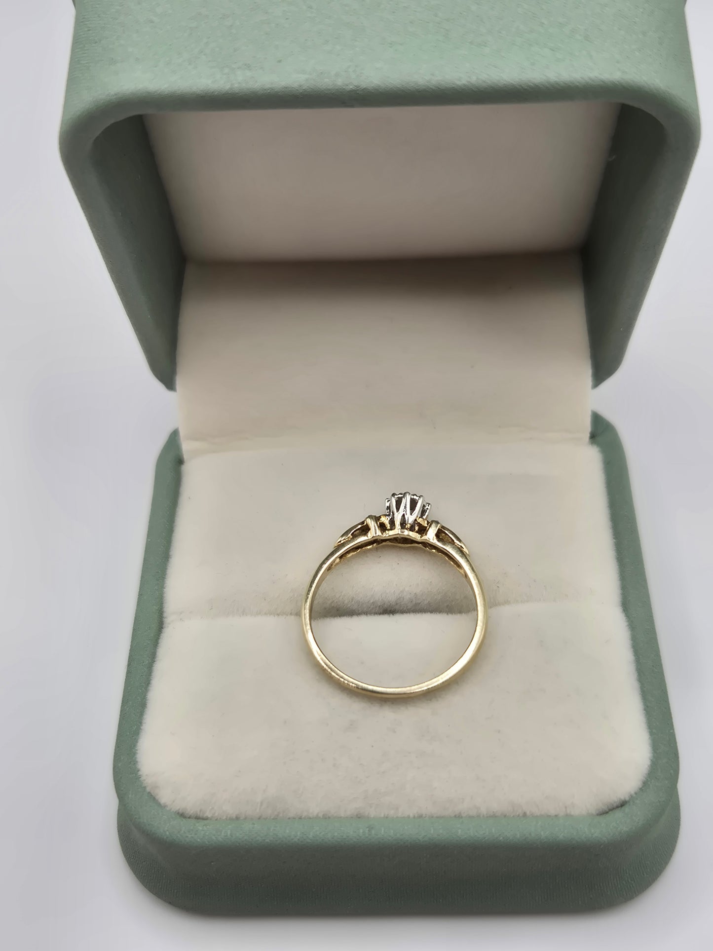 9ct gold diamond ring