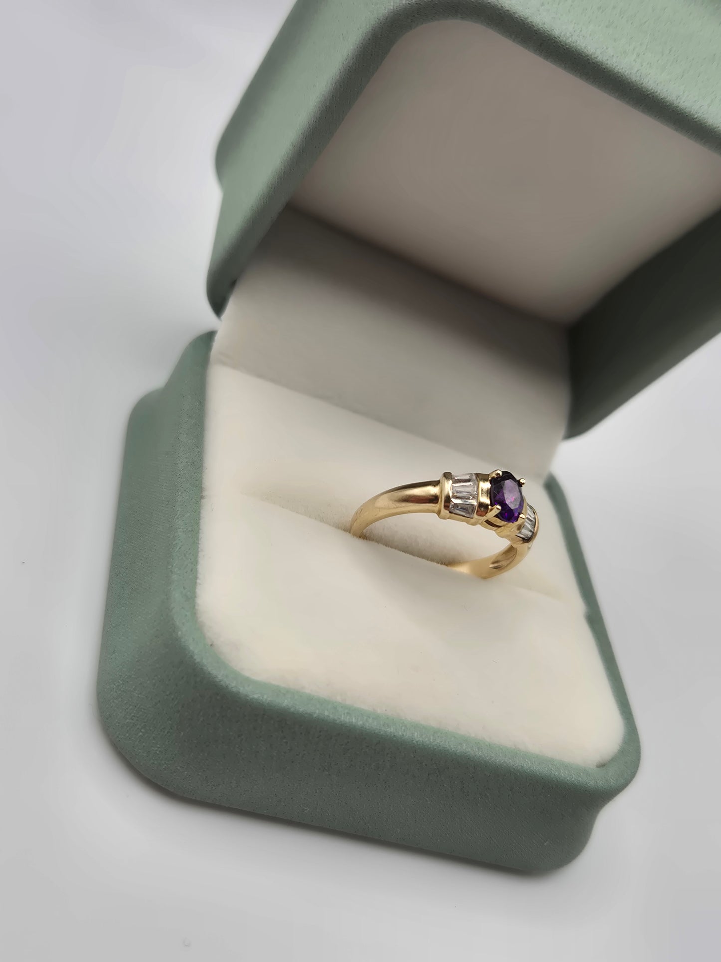 9ct gold amethyst and zircon ring