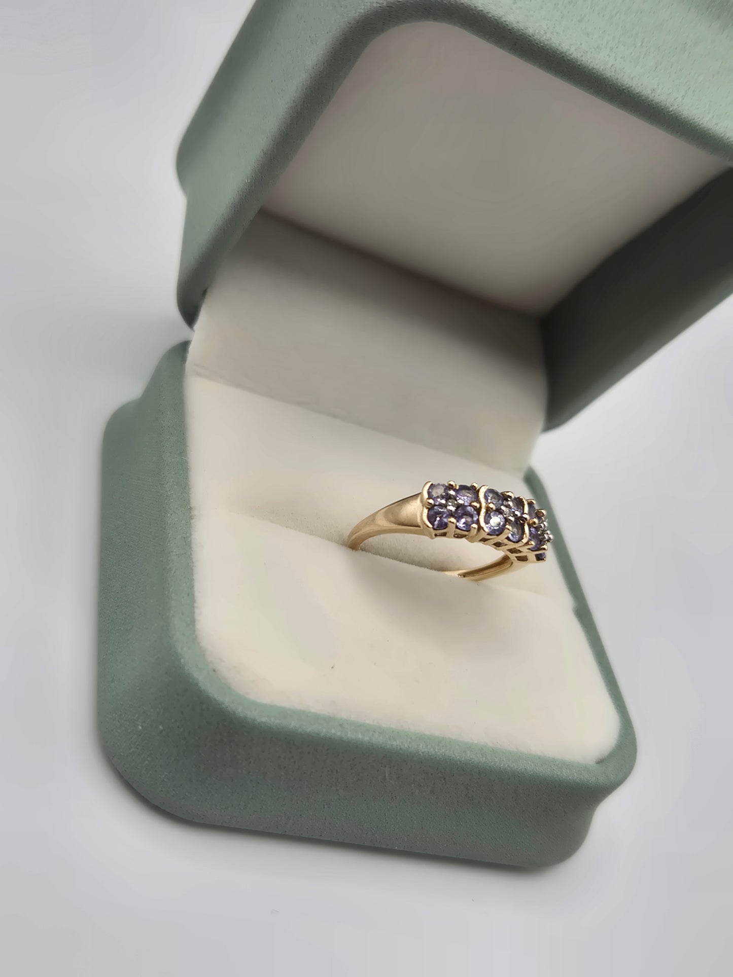 9ct gold tanzanite and diamond ring