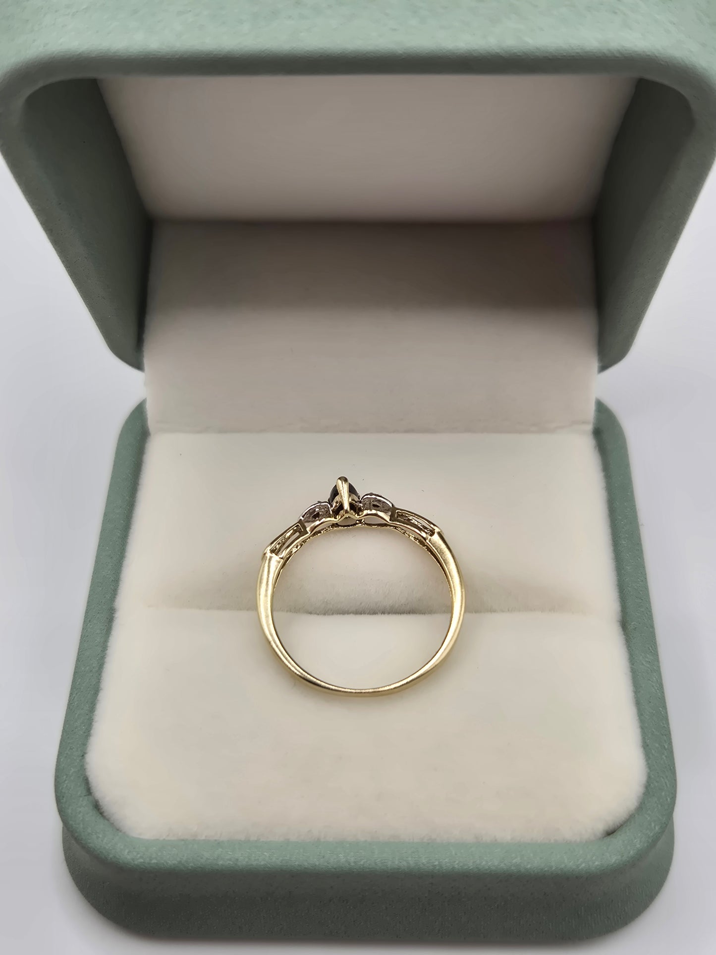 9ct gold sapphire and diamond ring