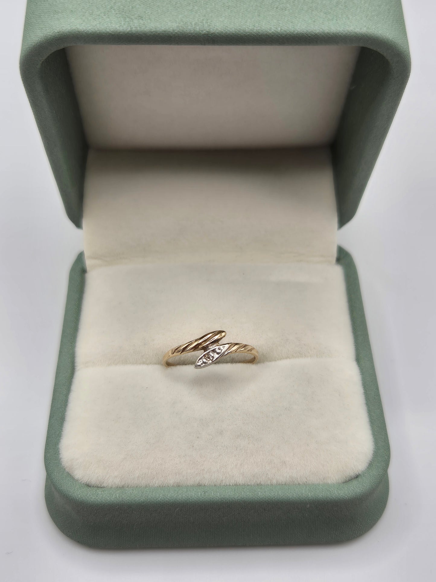 9ct gold diamond ring