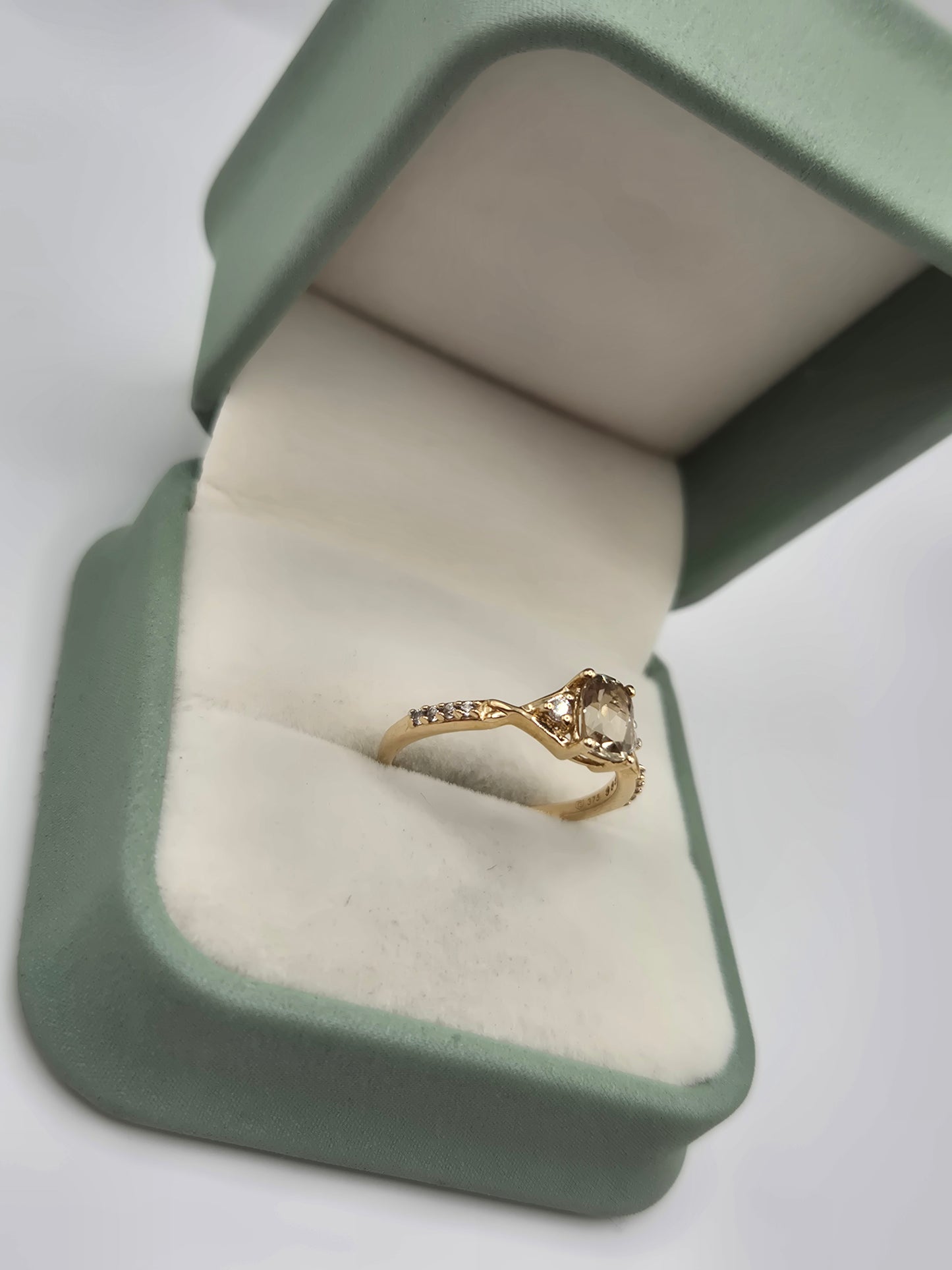 9ct gold quartz and zircon ring