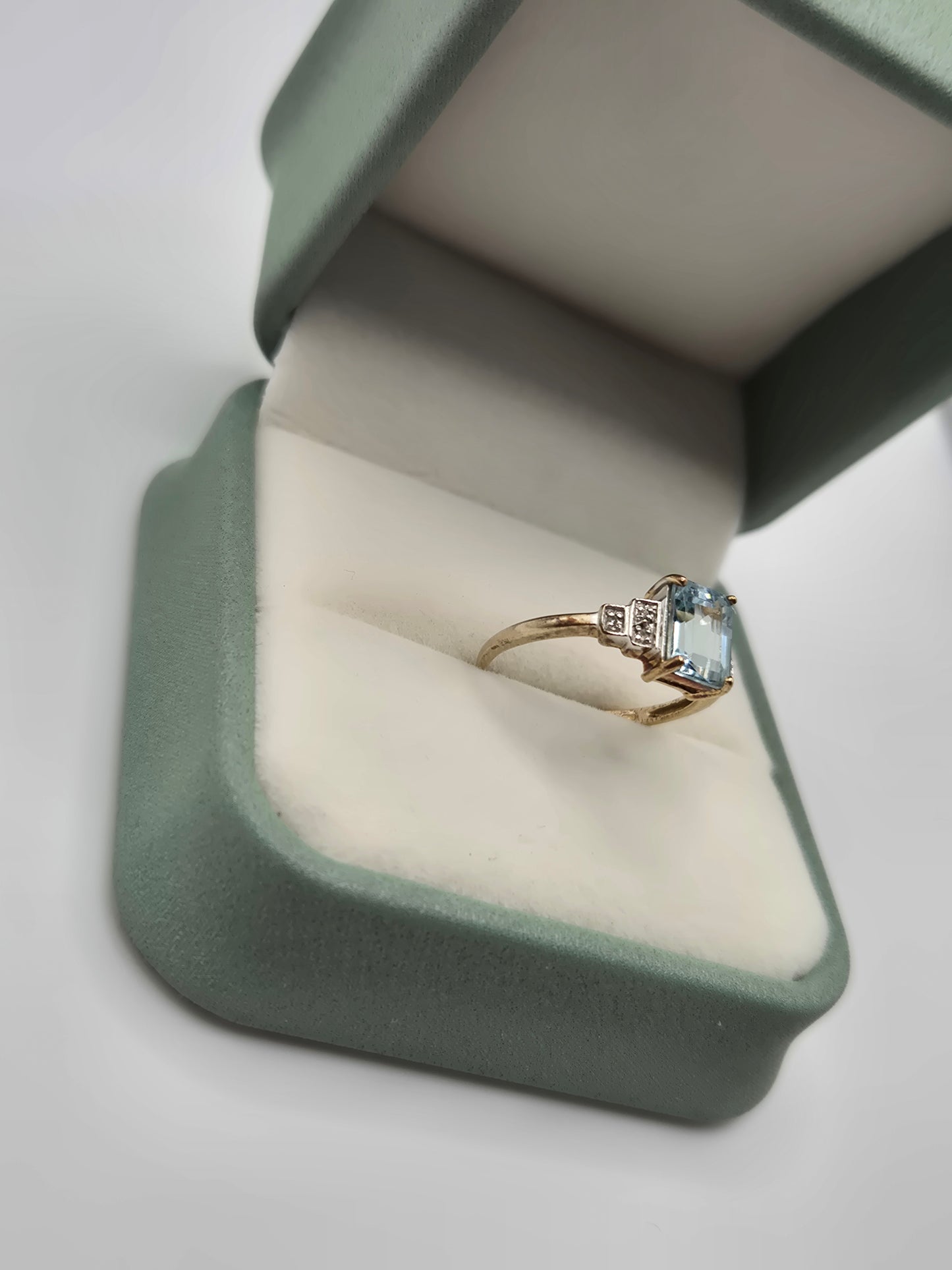 9ct gold topaz and diamond ring