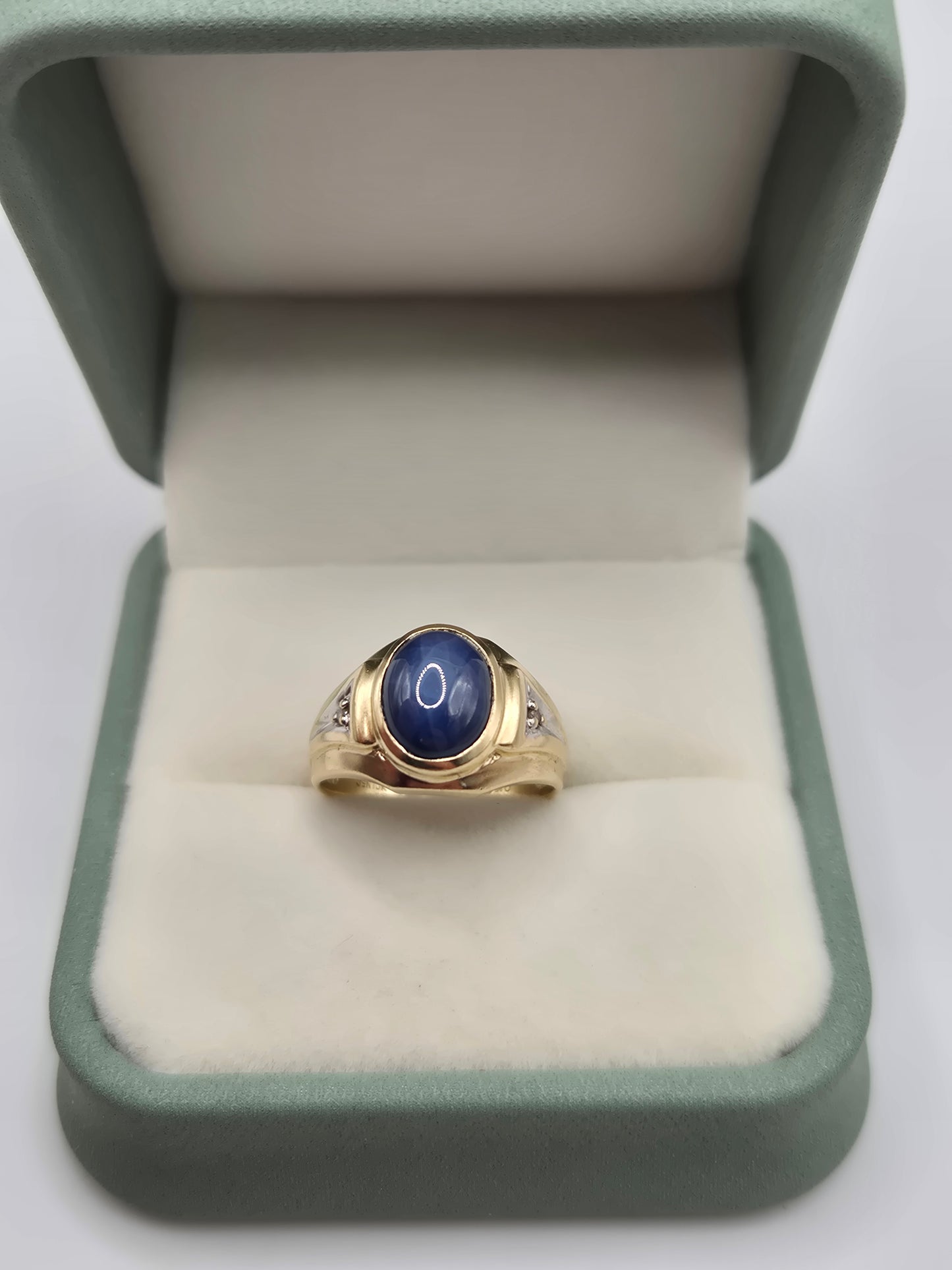 9ct gold star sapphire and diamond ring
