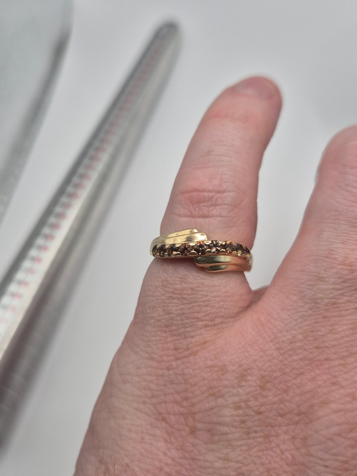 9ct gold quartz ring