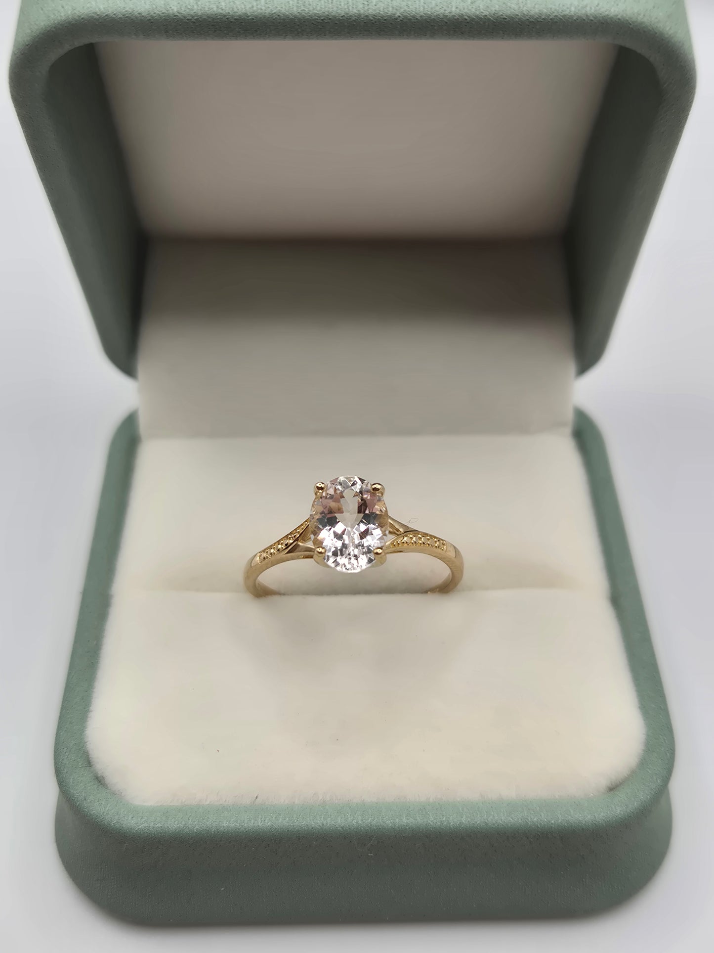 9ct gold white topaz ring