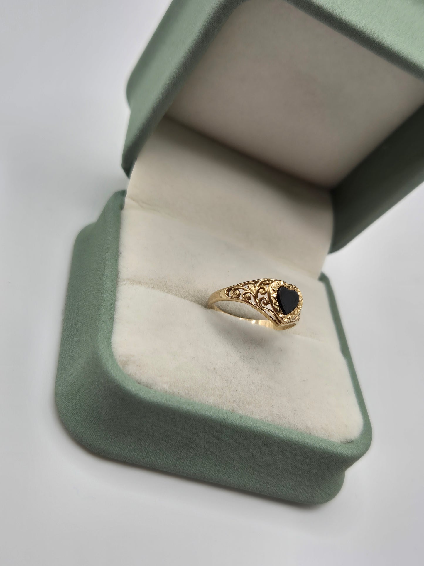 9ct gold onyx heart ring