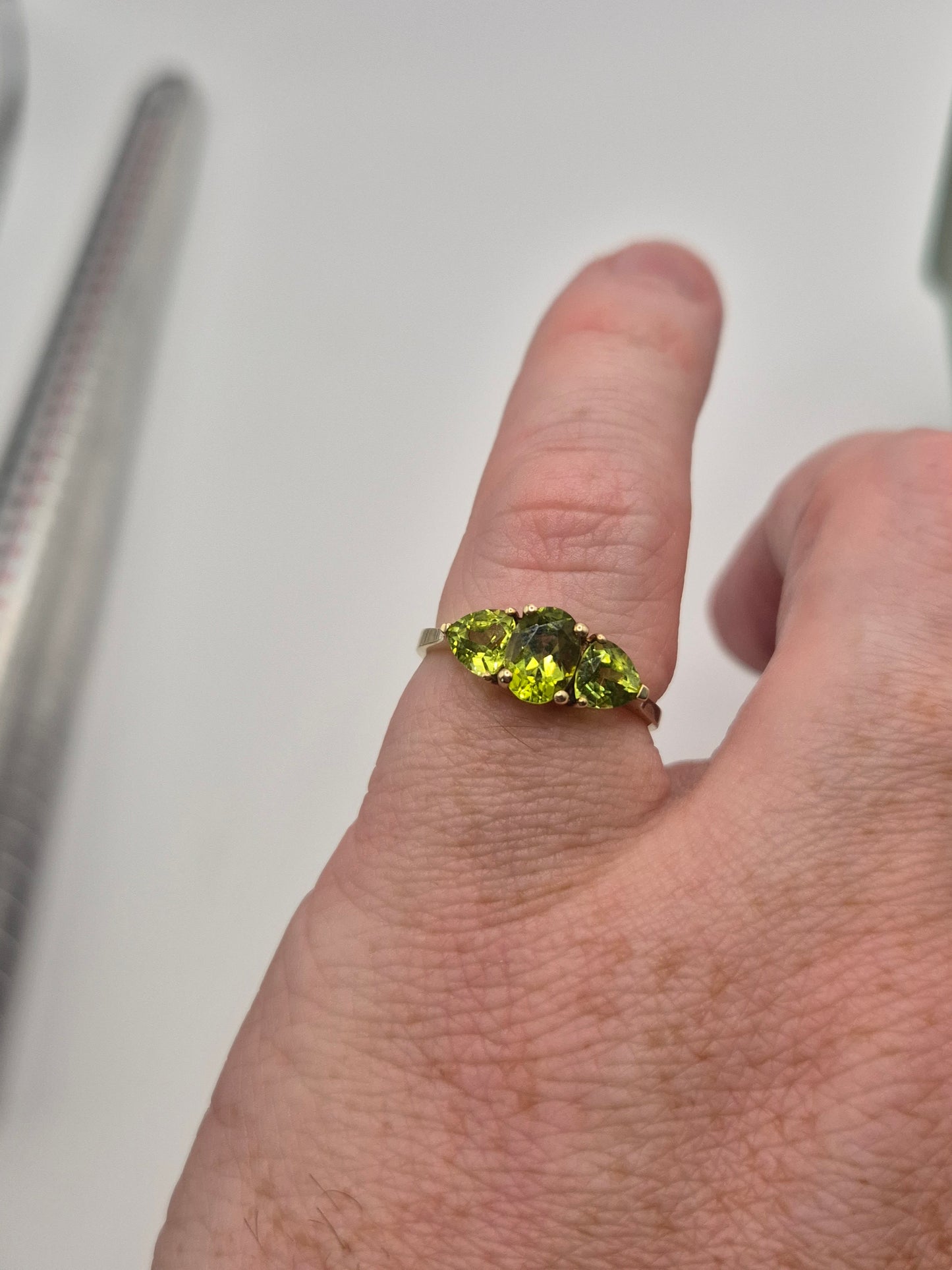 9ct gold peridot ring