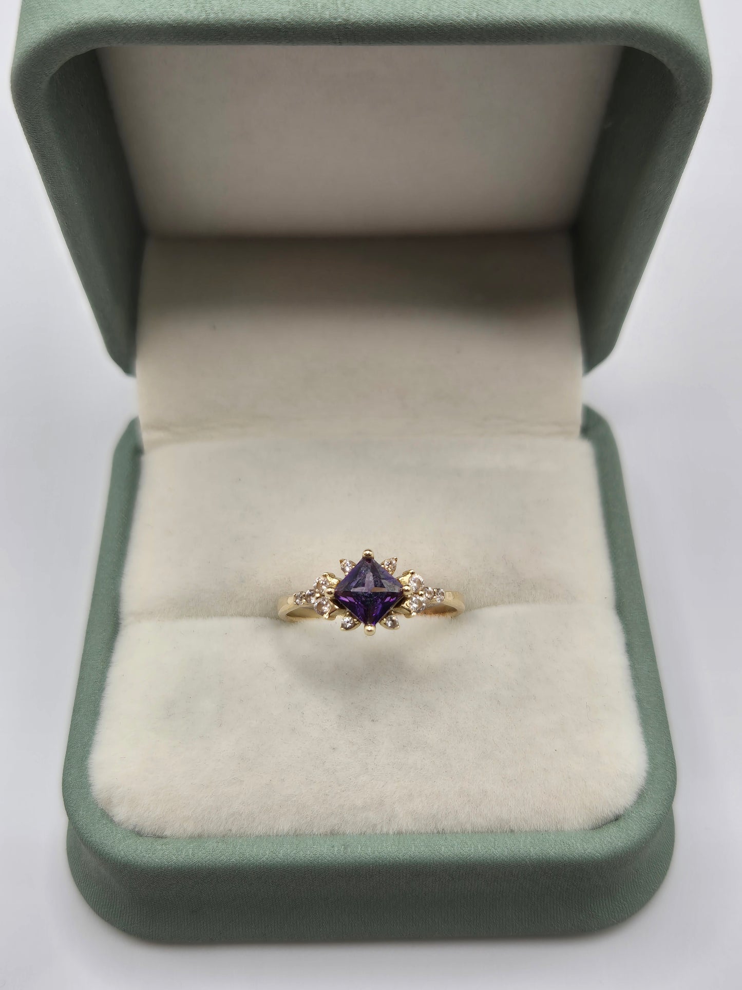 9ct gold amethyst and white topaz ring