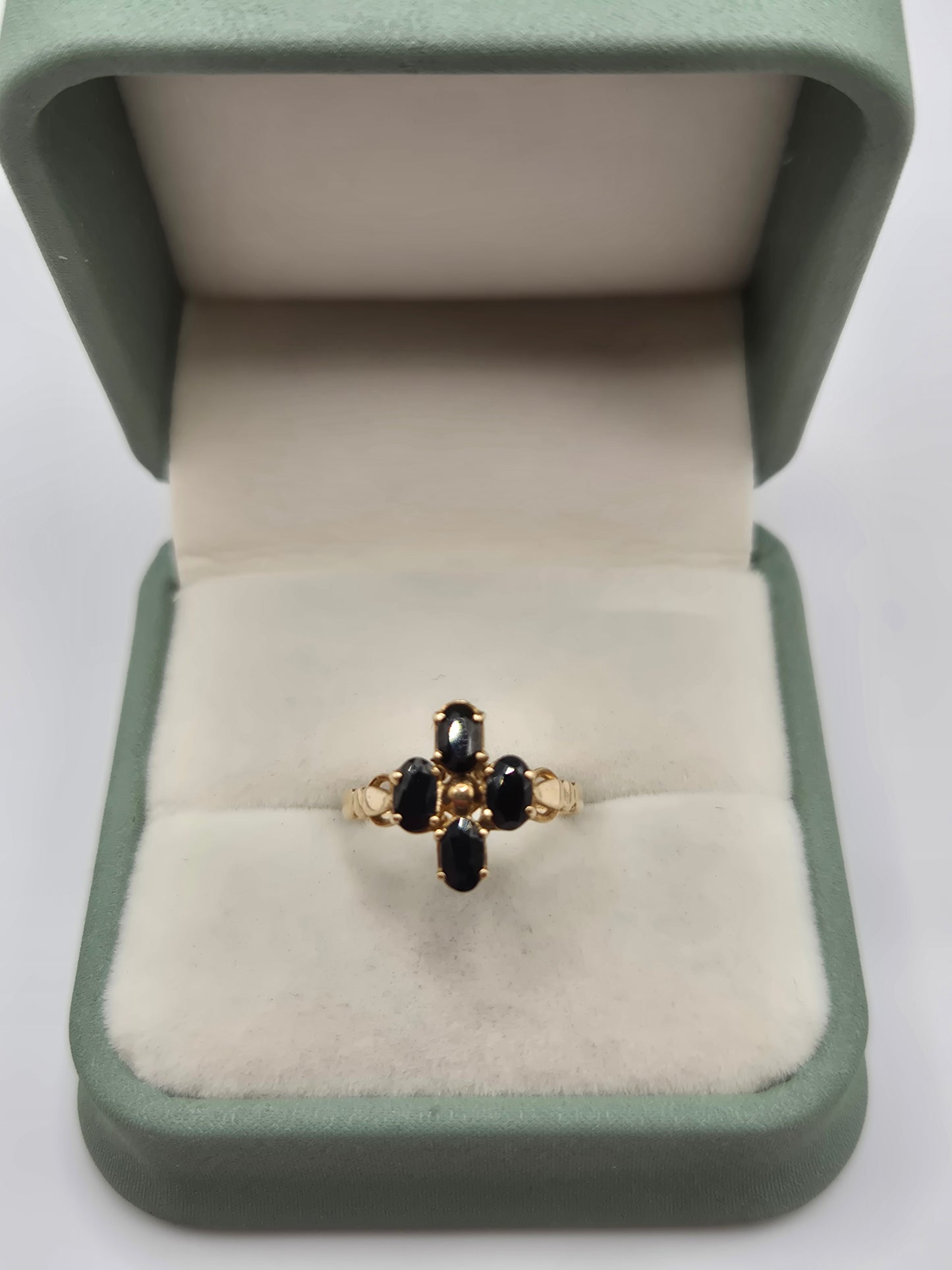 9ct gold sapphire ring