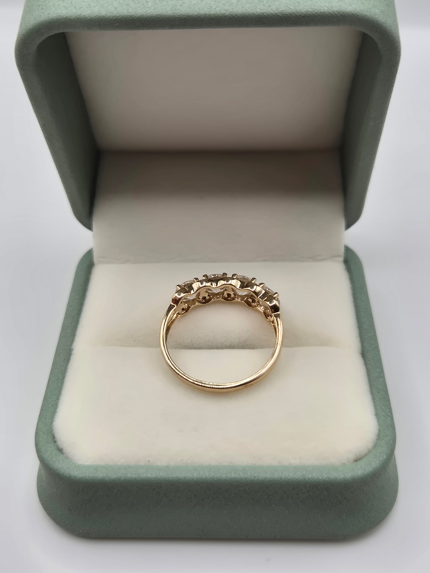 9ct gold white topaz ring
