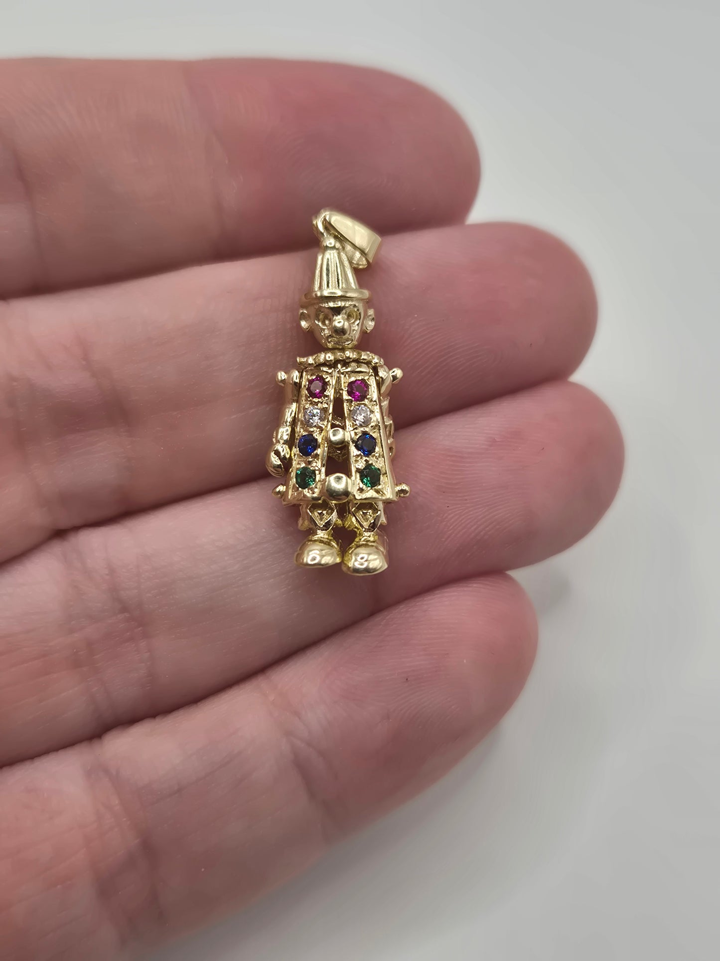 9ct gold moveable clown pendant