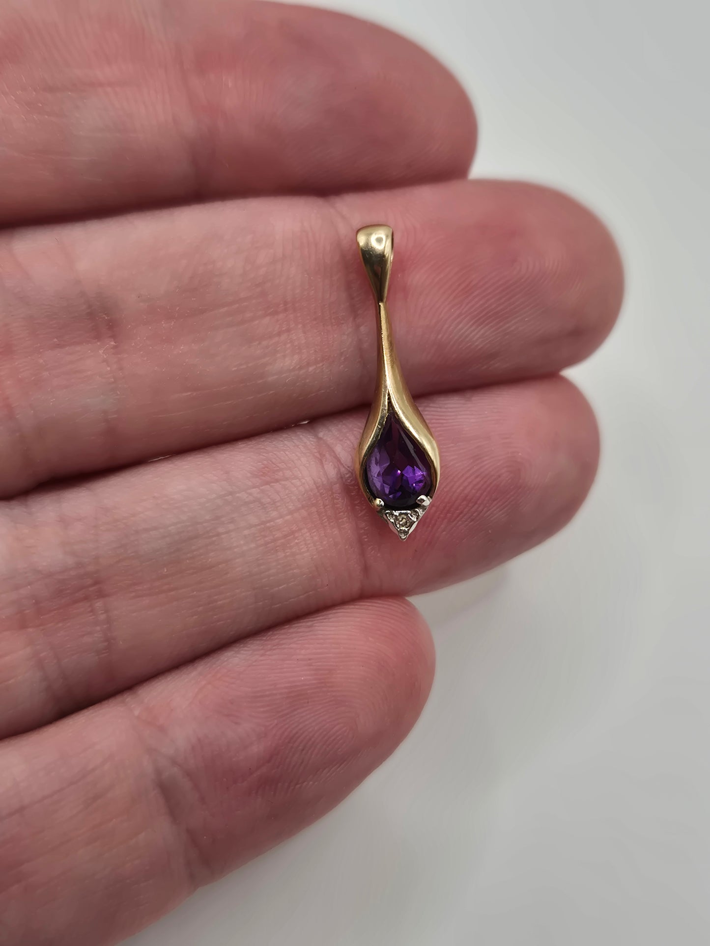 9ct gold amethyst and diamond pendant