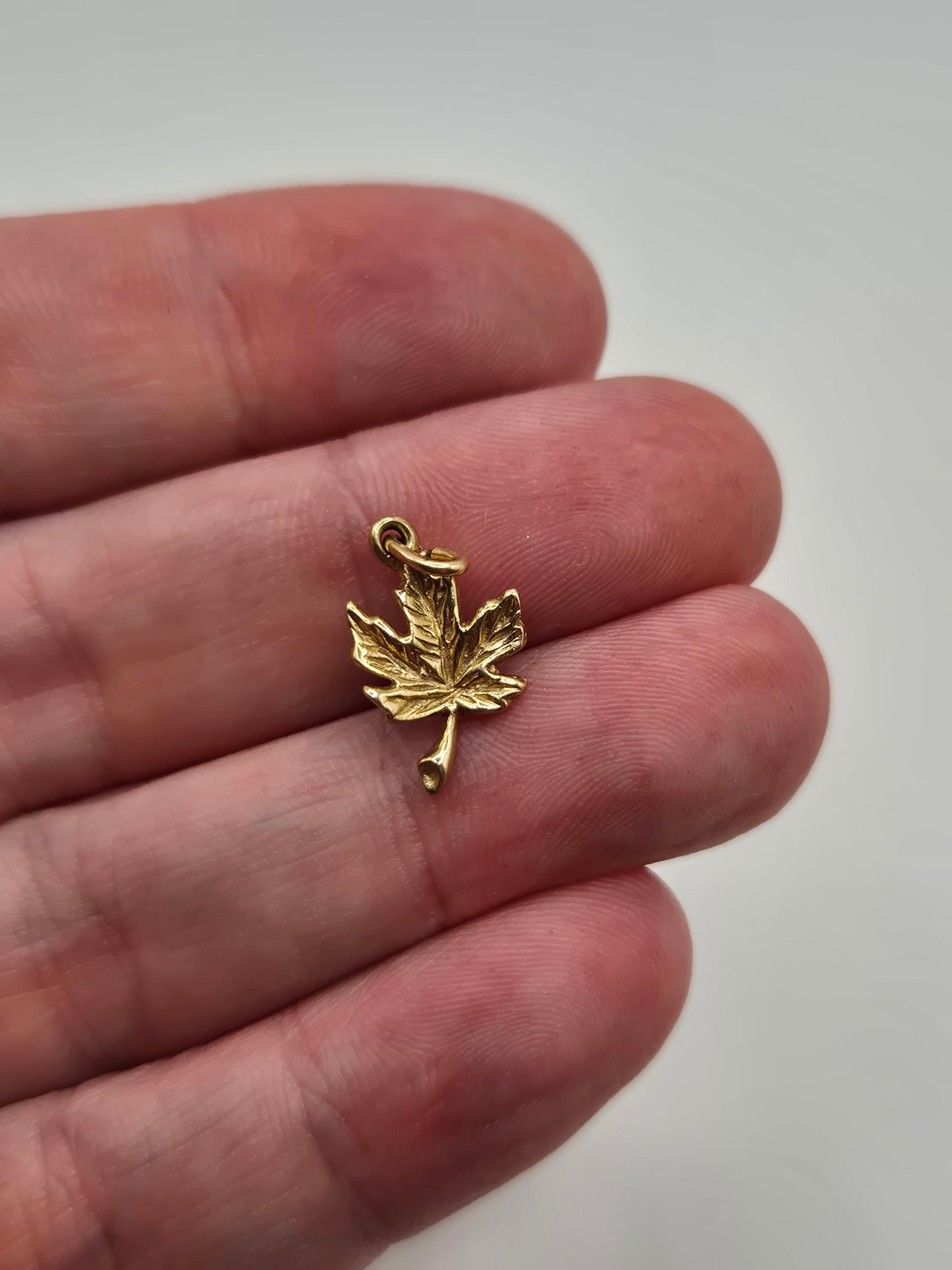 9ct gold leaf charm