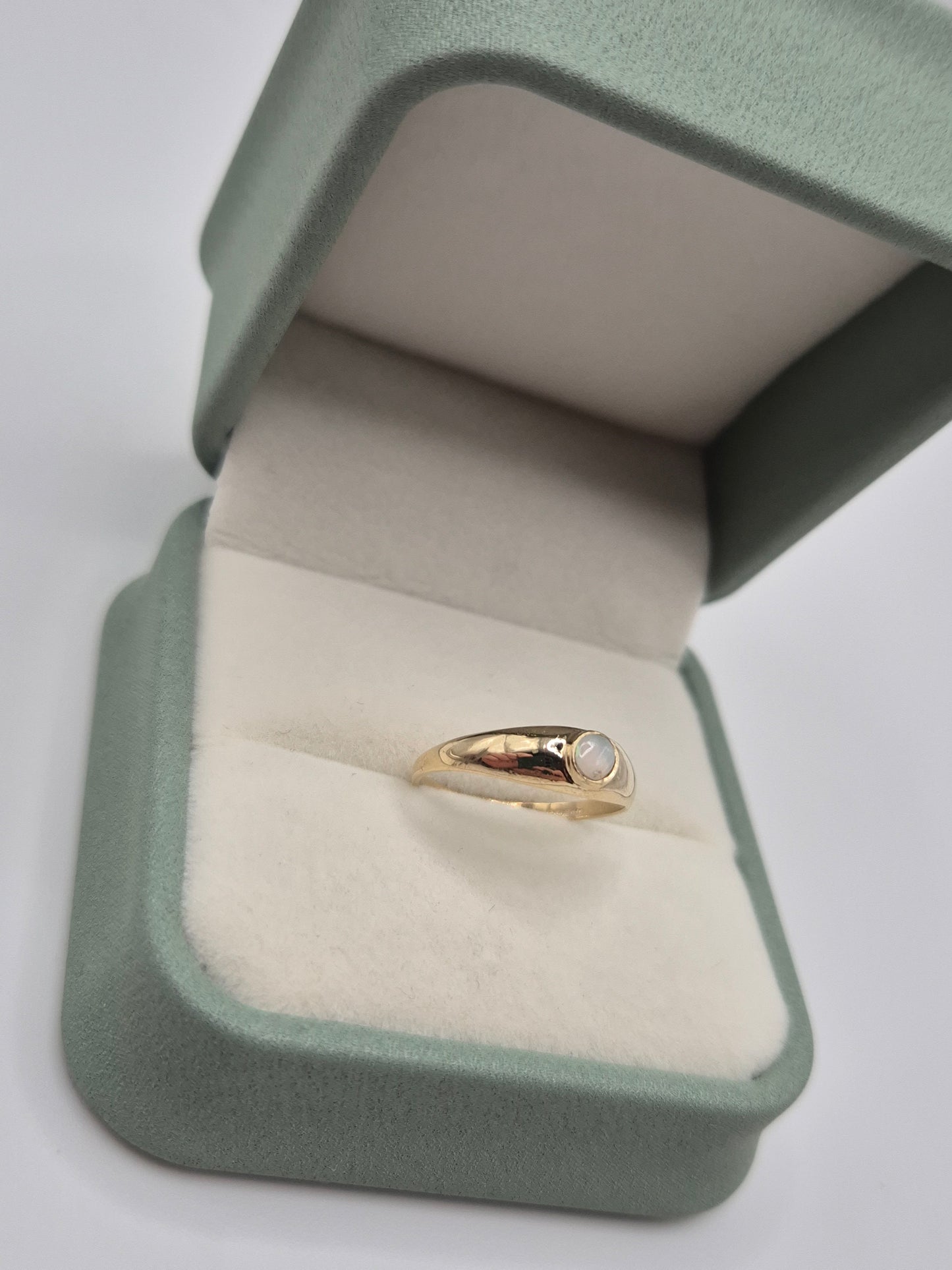 9ct gold opal gypsy ring