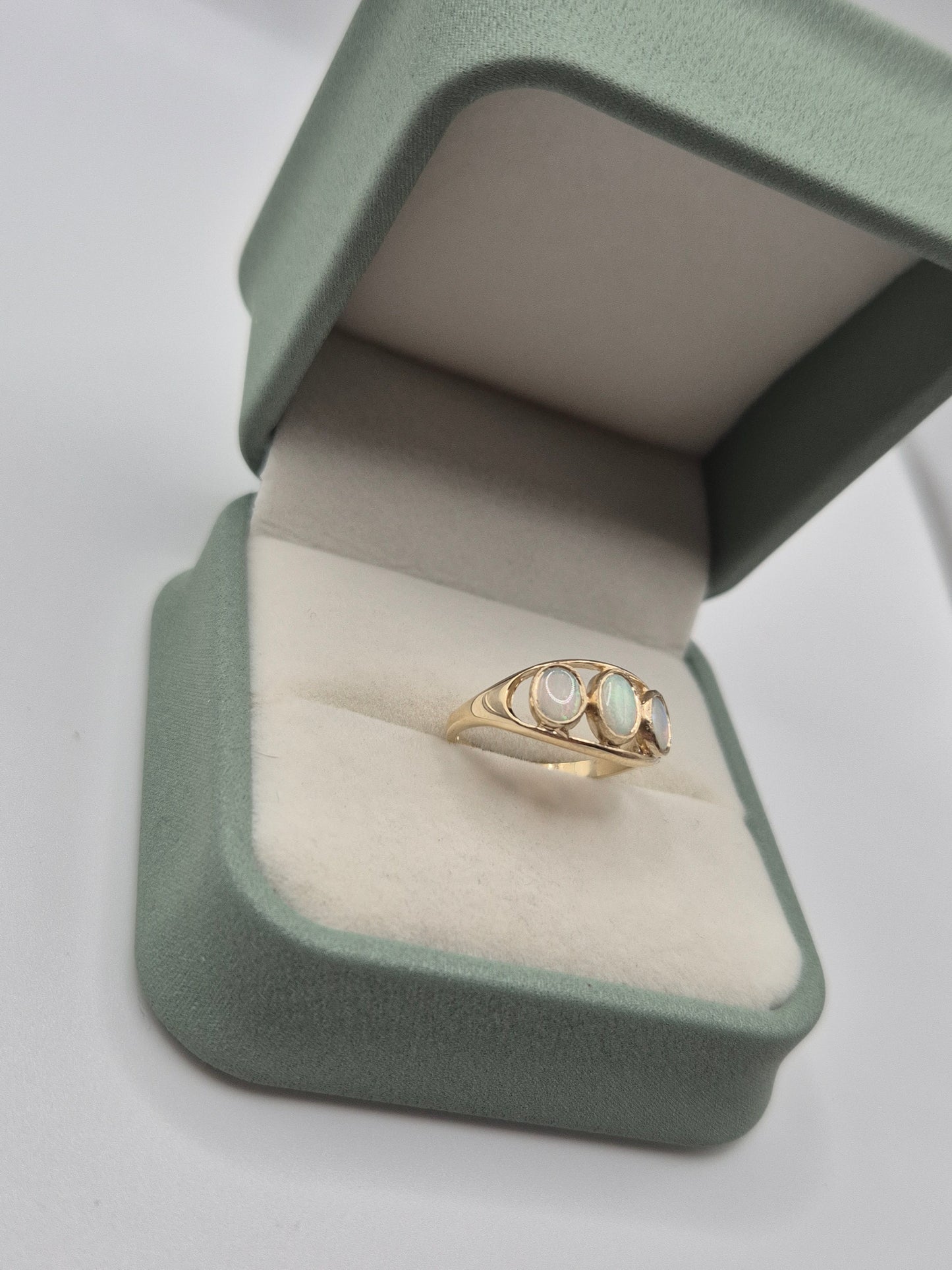 9ct gold opal ring