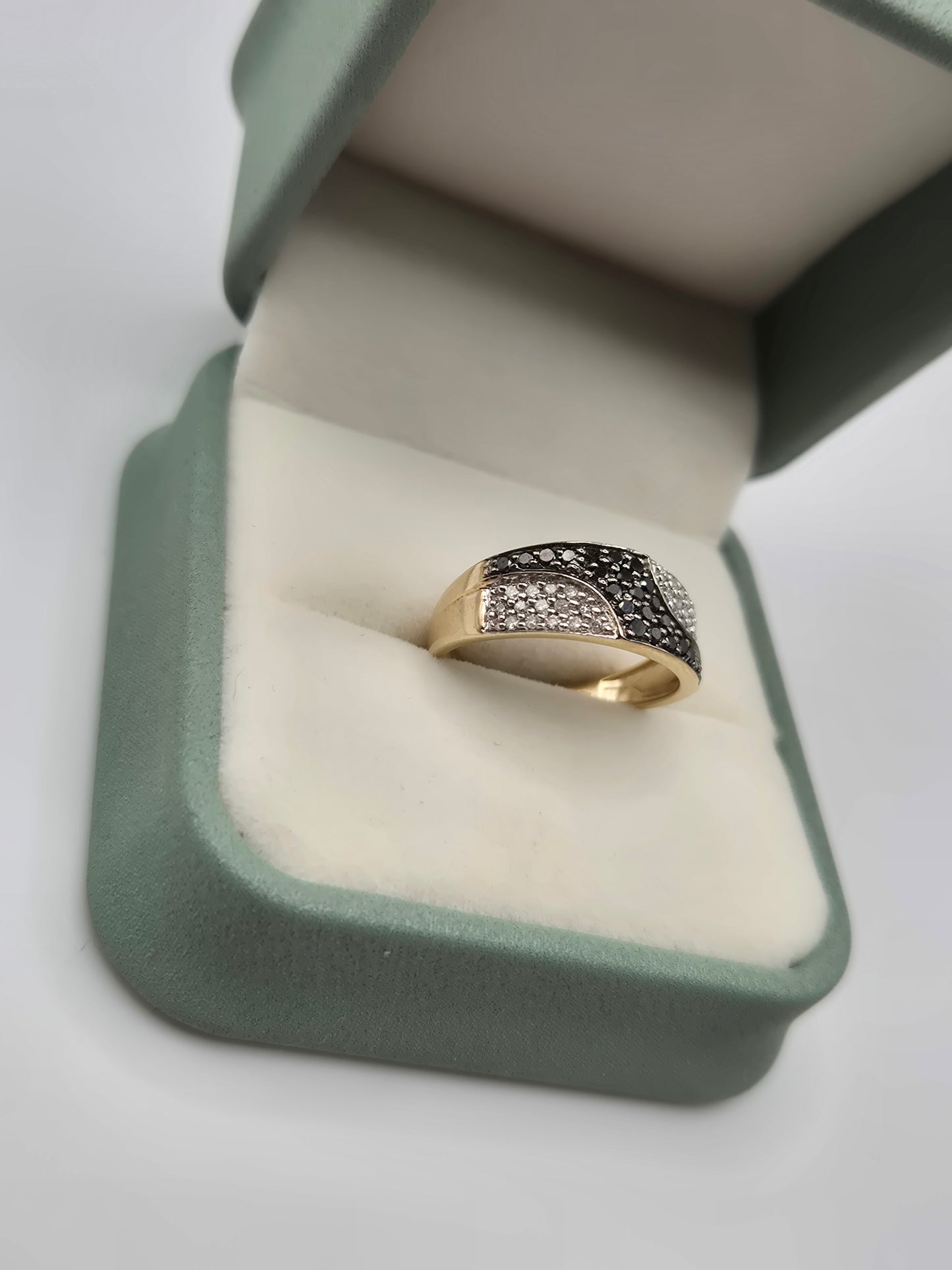 9ct gold diamond cluster ring