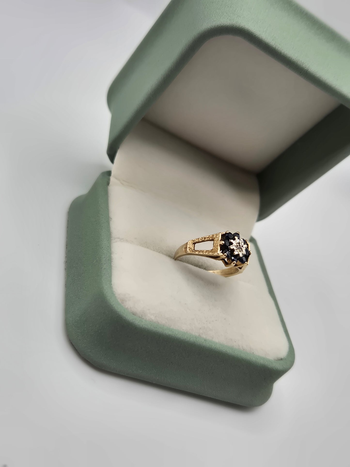 9ct gold sapphire and diamond ring