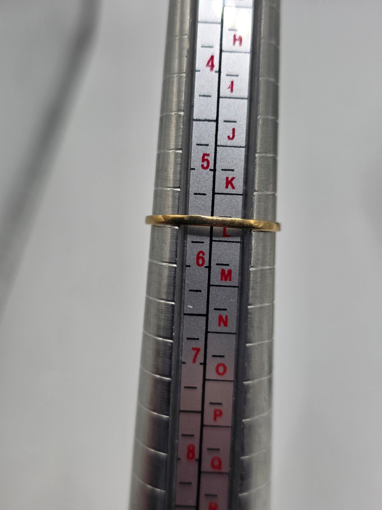 9ct gold synthetic sapphire ring